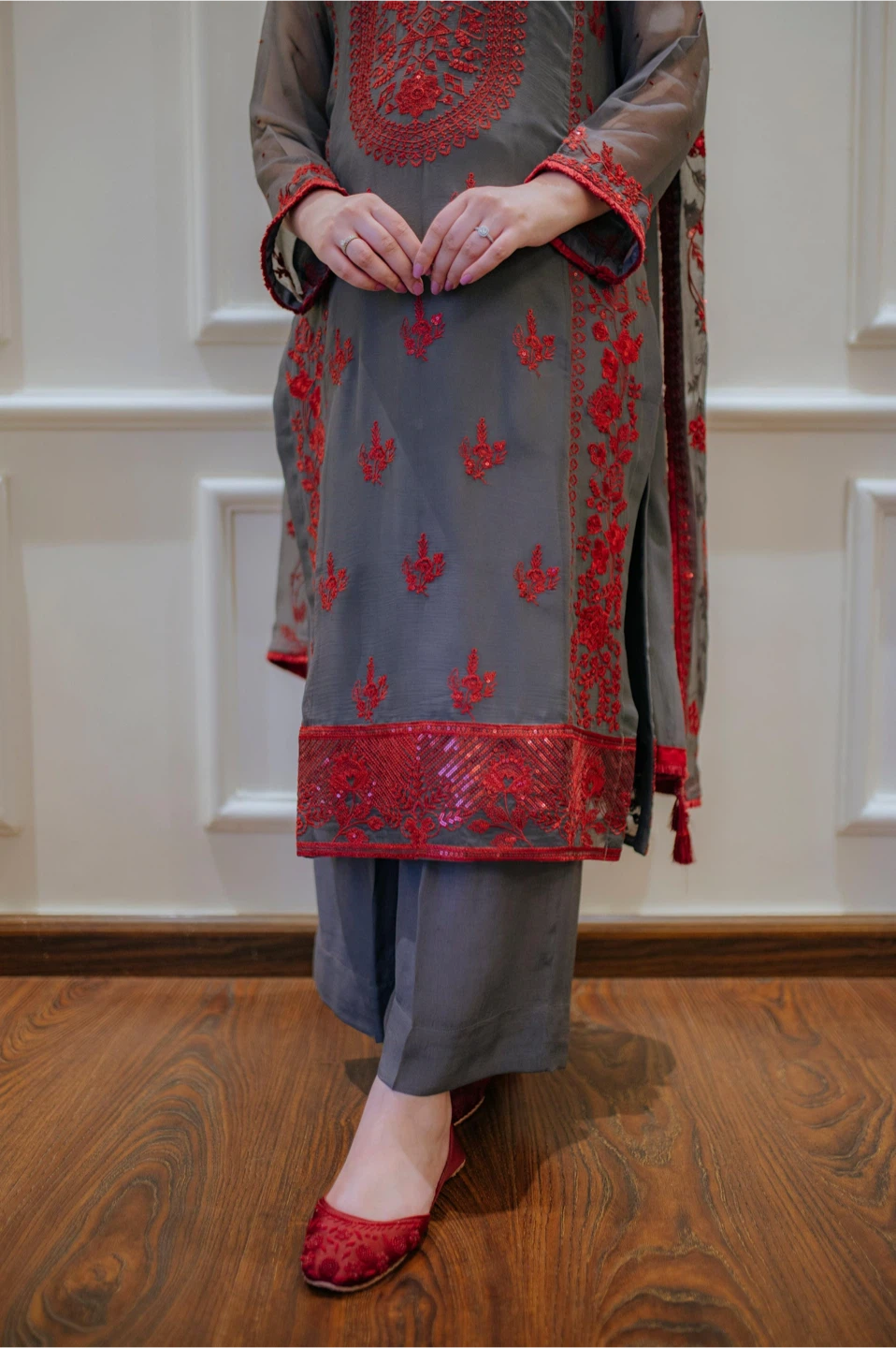 Grey and Red Embroidered 3-Piece Suit with Dupatta - photo 3