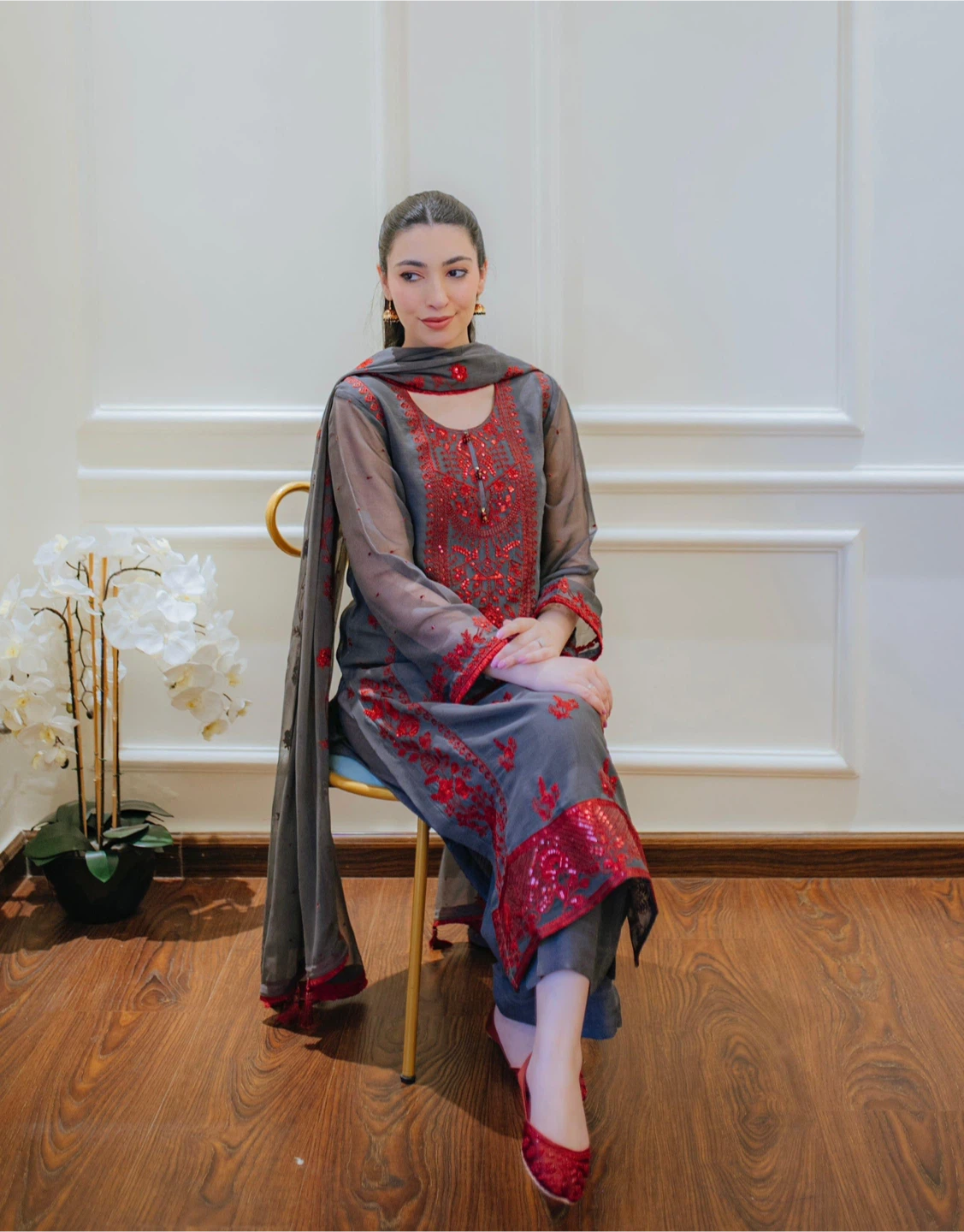 Grey and Red Embroidered 3-Piece Suit with Dupatta - photo 2