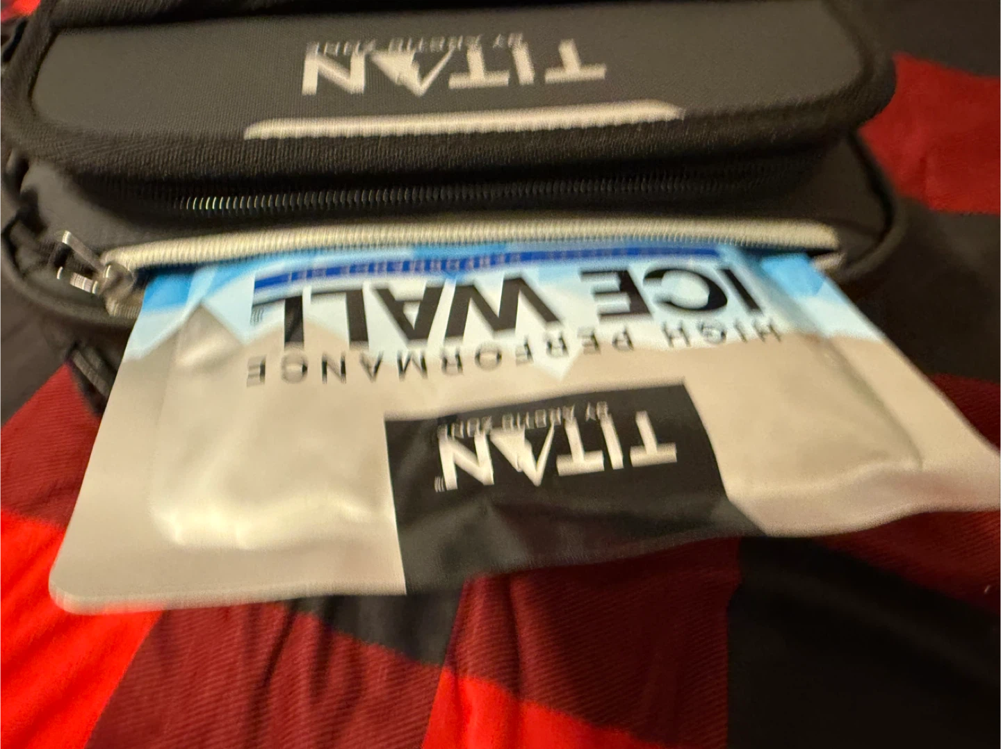 Titan by Arctic Zone Insulated Lunch Bag with Ice Wall Pack - photo 3