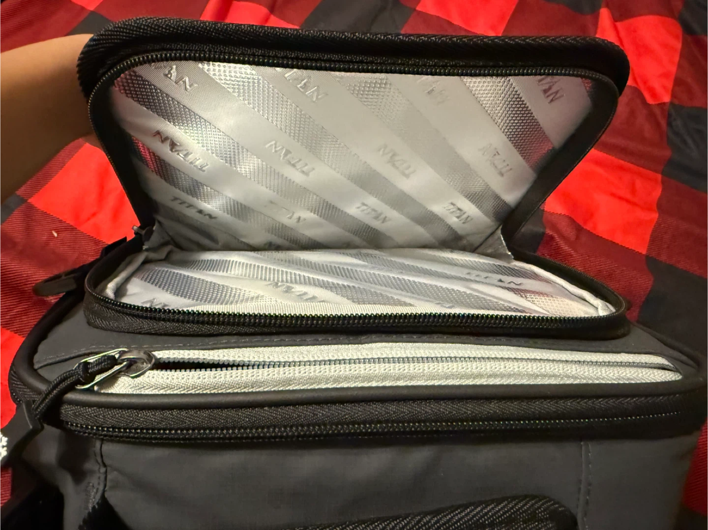 Titan by Arctic Zone Insulated Lunch Bag with Ice Wall Pack - photo 2