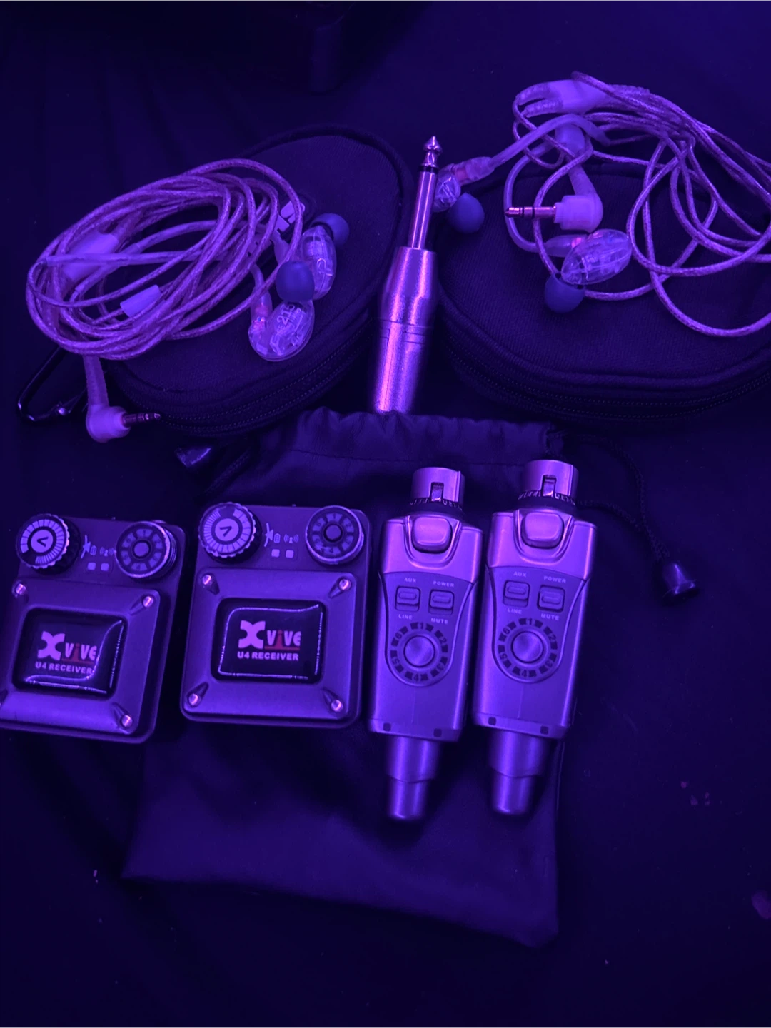 Xvive U4 Wireless In-Ear Monitor System with Earphones