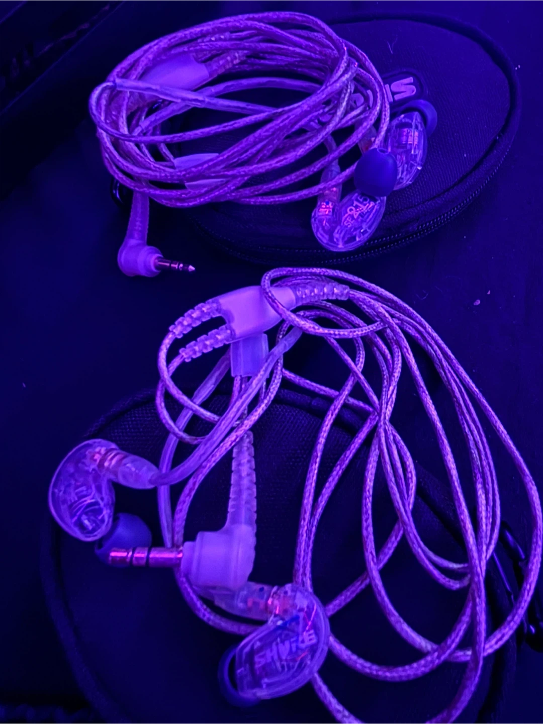 Xvive U4 Wireless In-Ear Monitor System with Earphones - photo 4