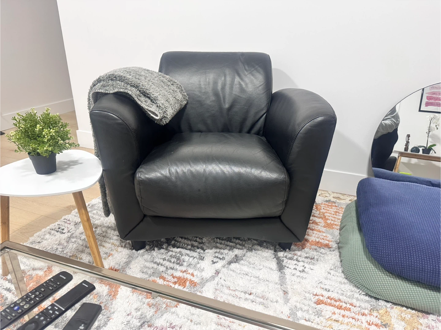 Black Leather Sofa and Armchair Set - photo 5