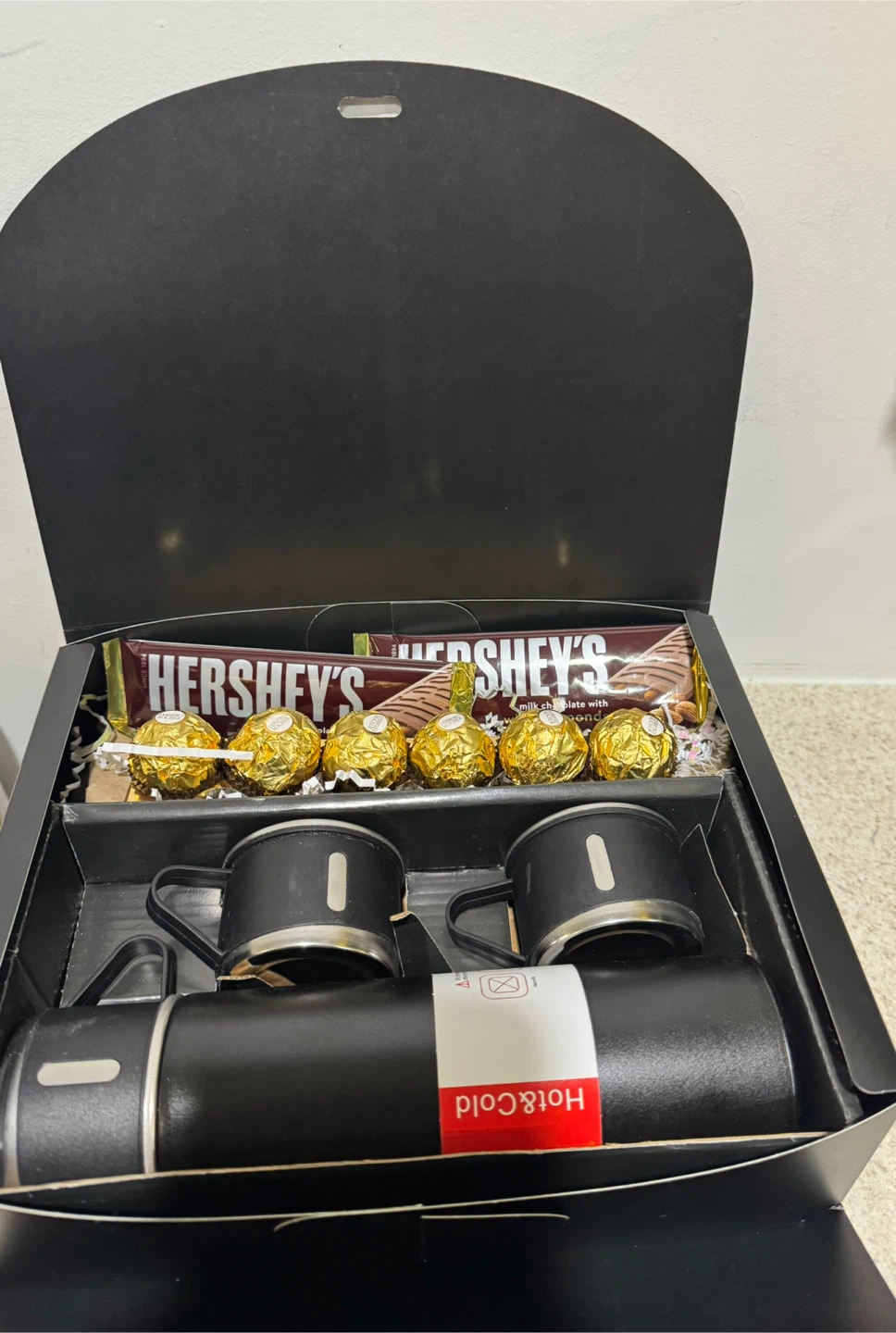 Hershey's Hot & Cold Drink Gift Set with Mugs and Thermos