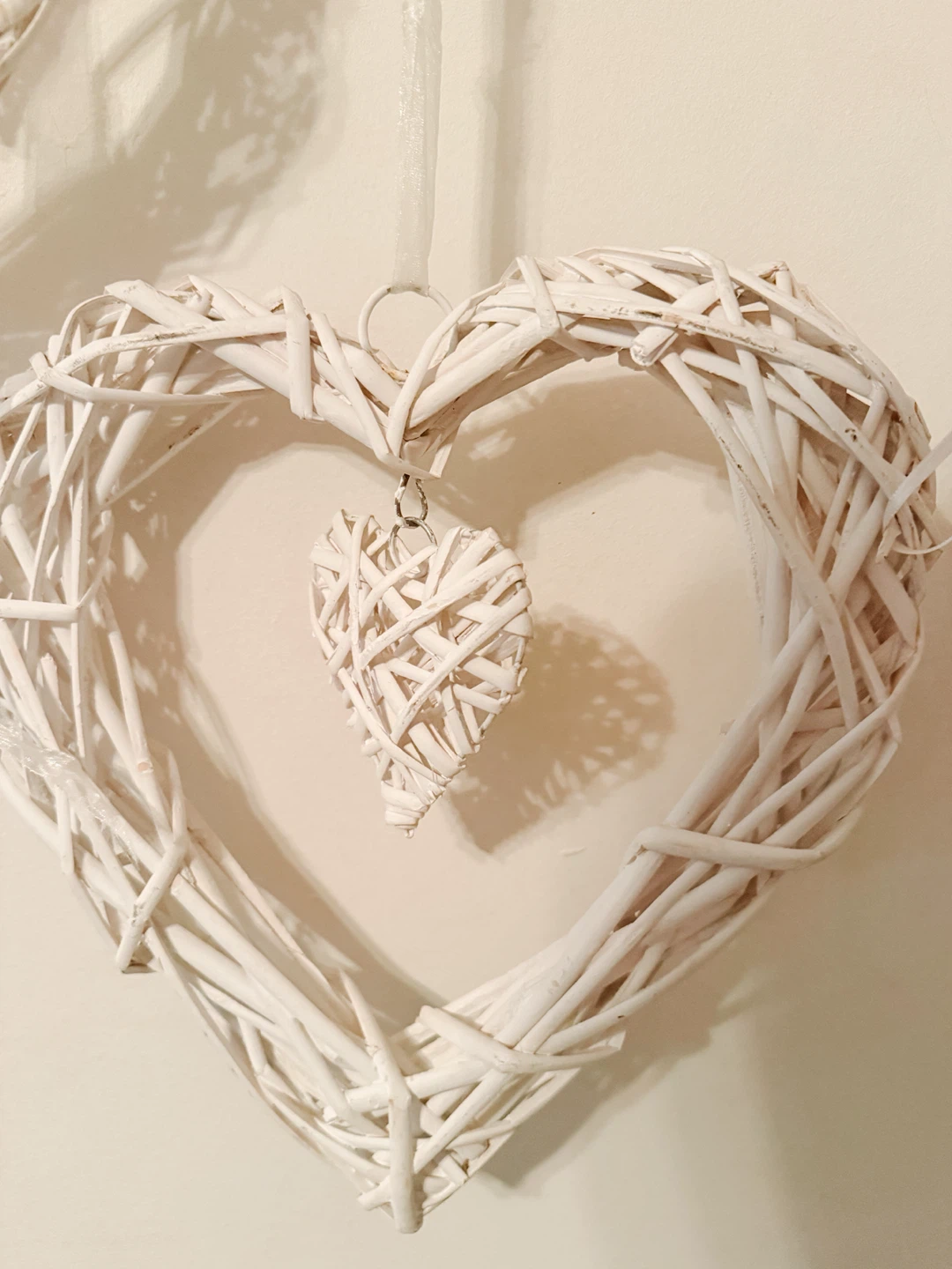 White Wicker Heart Wall Decor