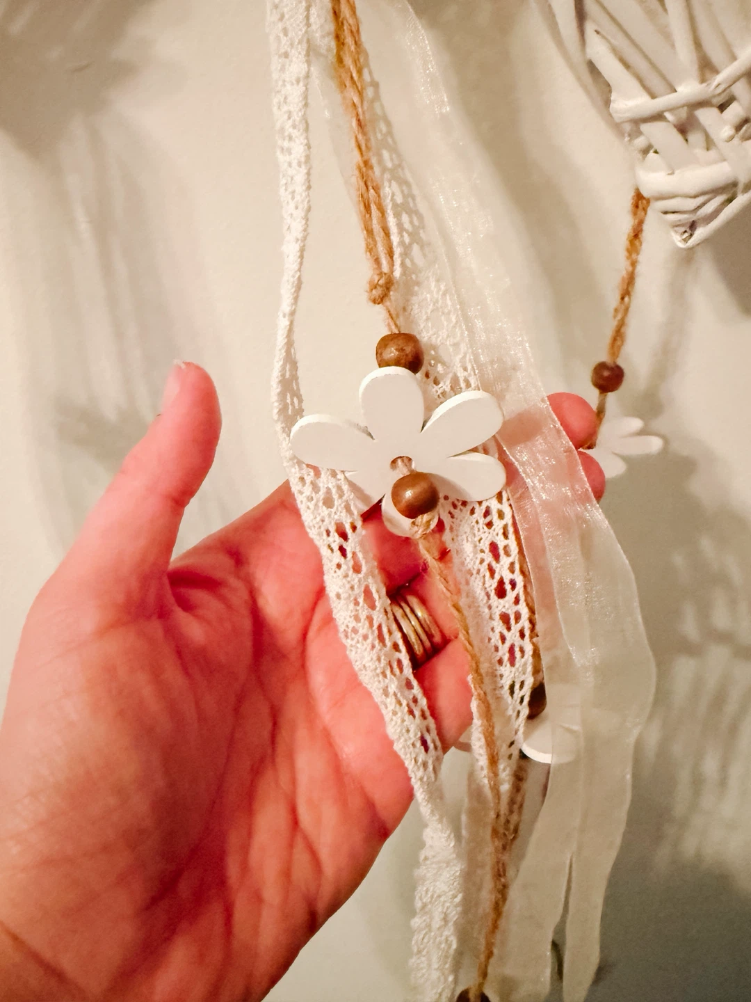 White Wicker Heart Garland with Flower and Bead Dangles - photo 3