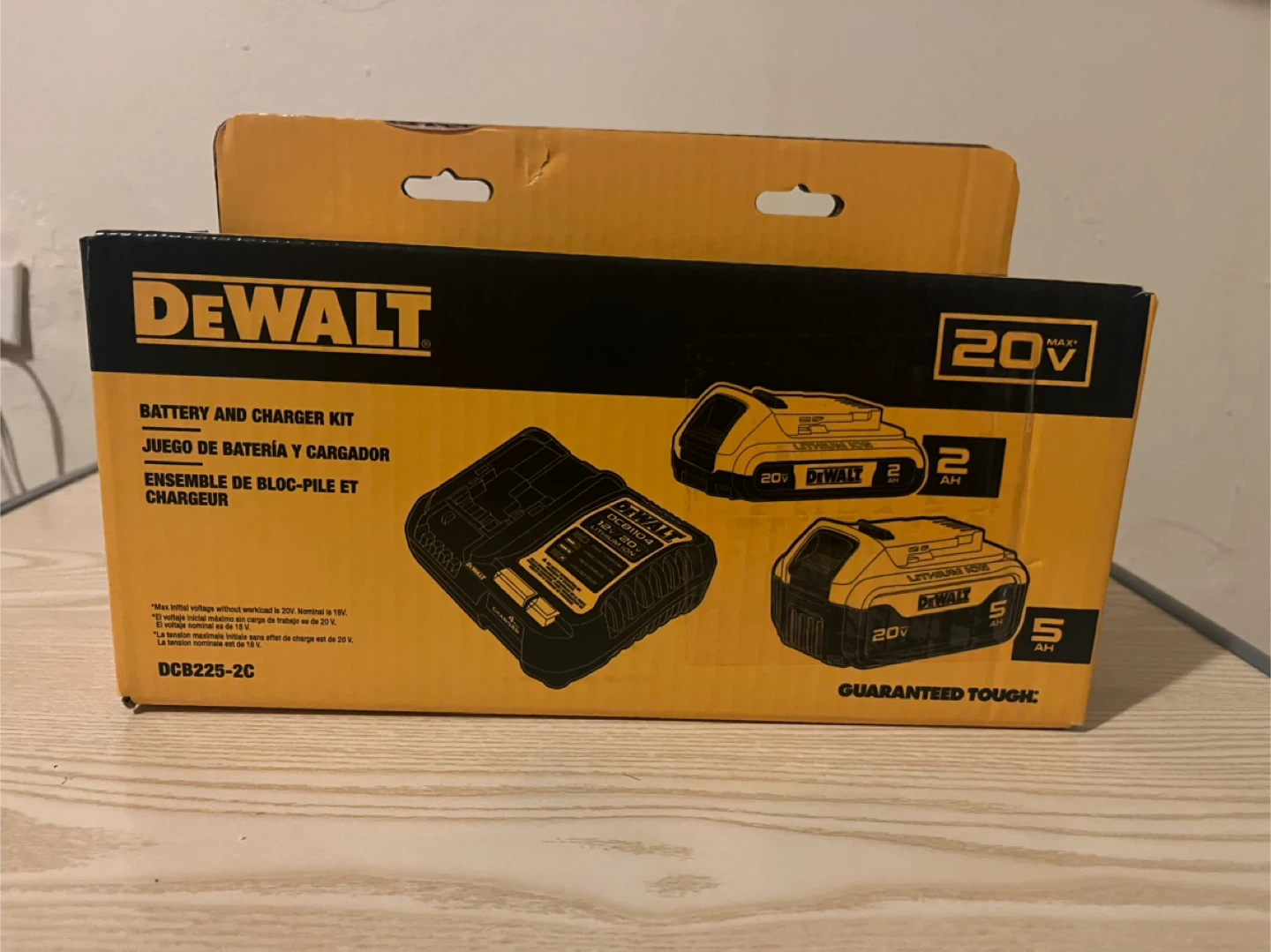 DEWALT 20V MAX Battery and Charger Kit