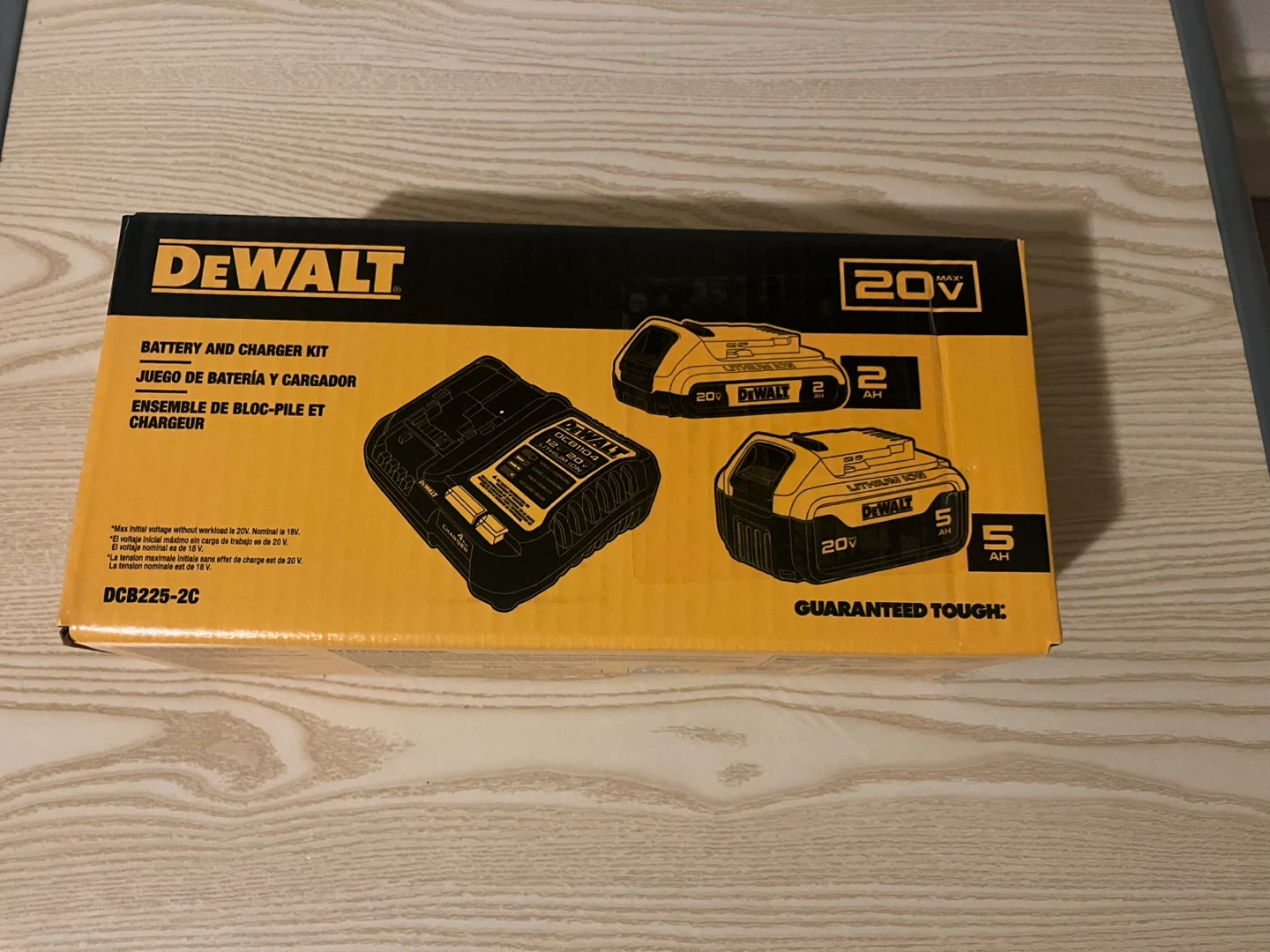 DEWALT 20V MAX Battery and Charger Kit - photo 2