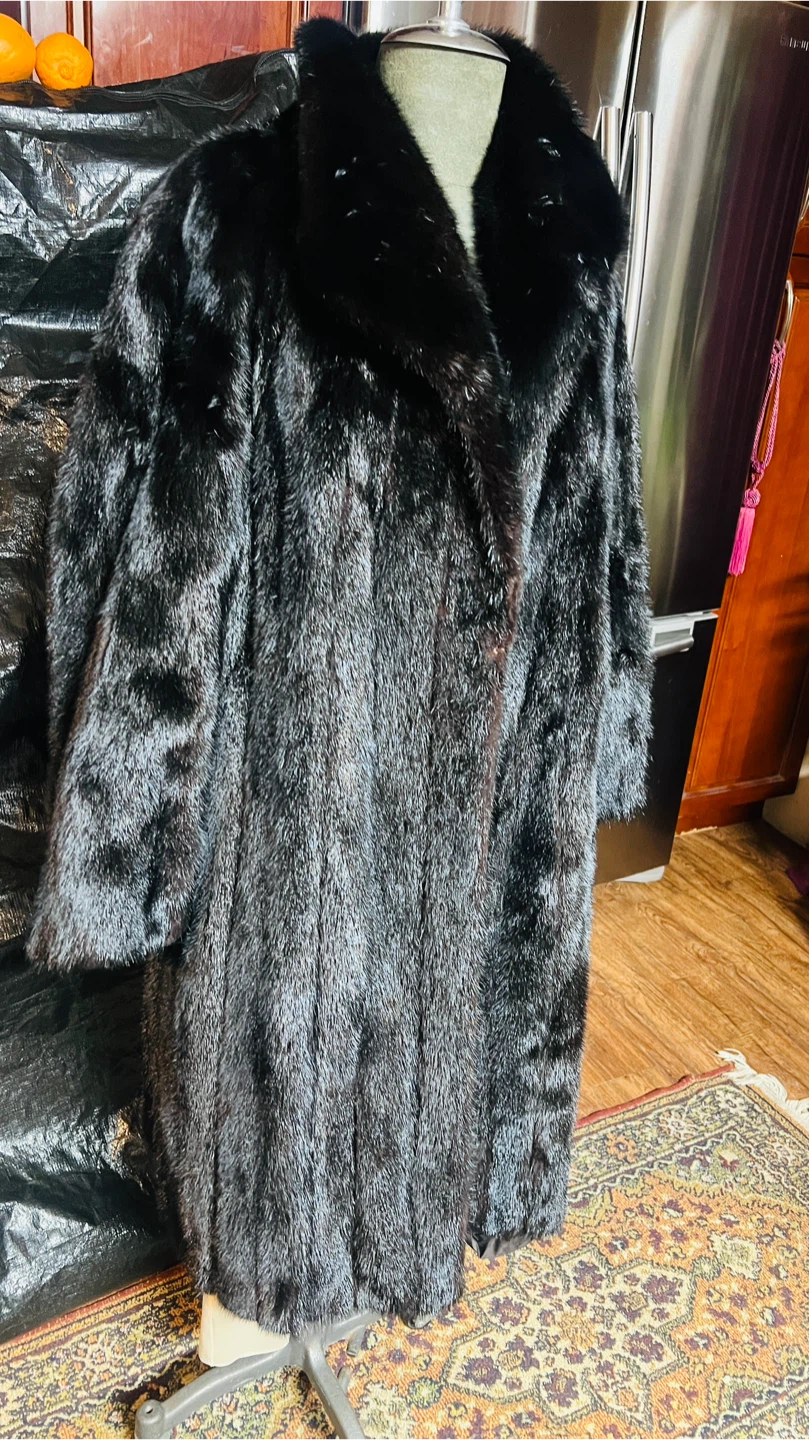 Gorgeous Black Saga Mink Fur Coat