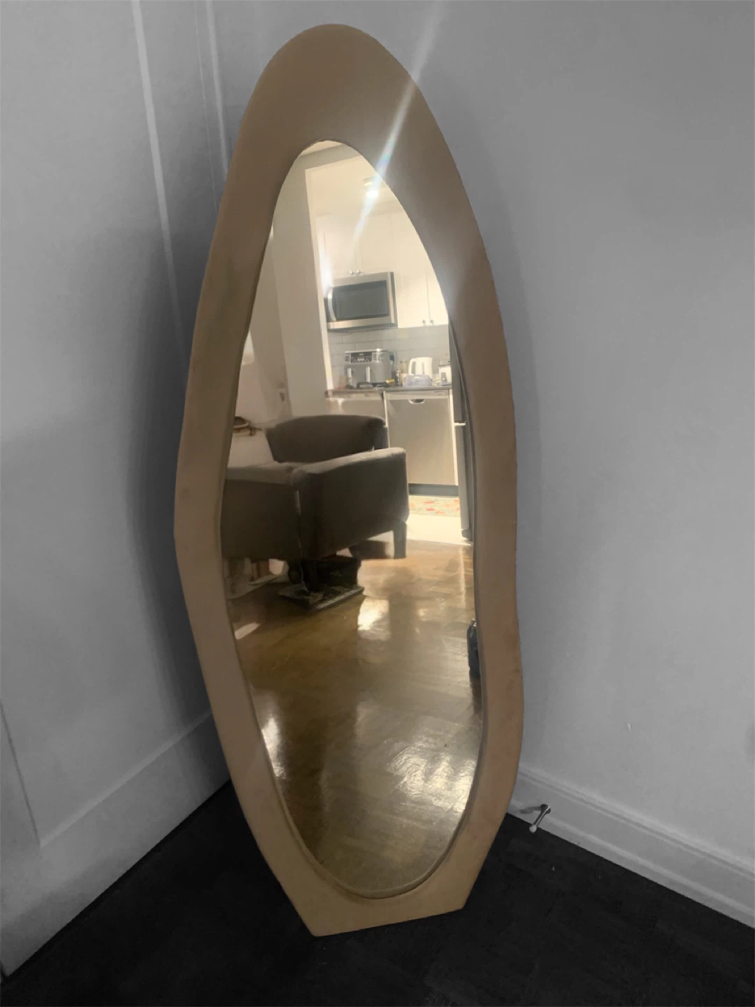 Trendy wavy full length-mirrors with soft velvety frame - photo 3