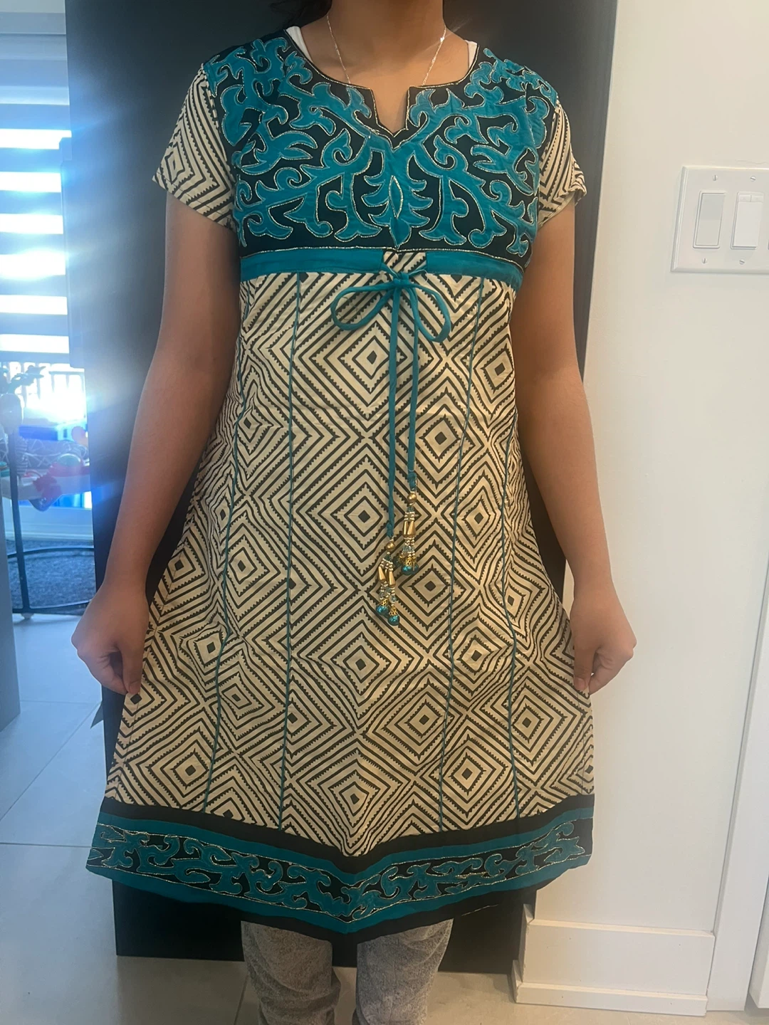 Red and teal Embroidered Kurti - photo 5