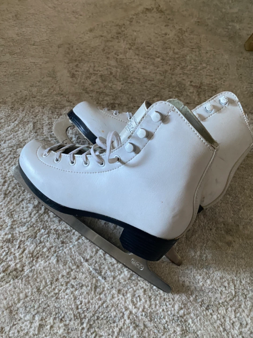 Esprit Figure Skates - Size 4