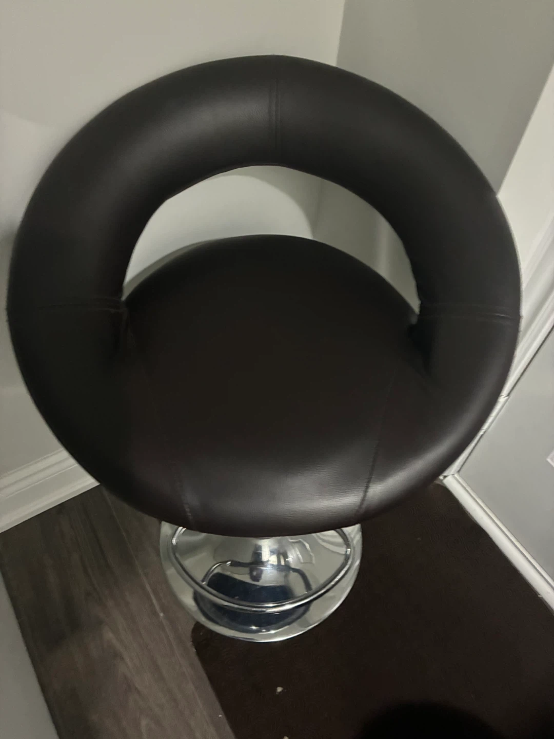 Adjustable Swivel Bar Stool