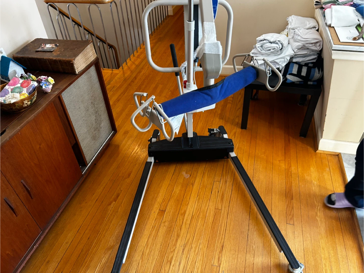 Invacare Reliant 450 Patient Lift - photo 4