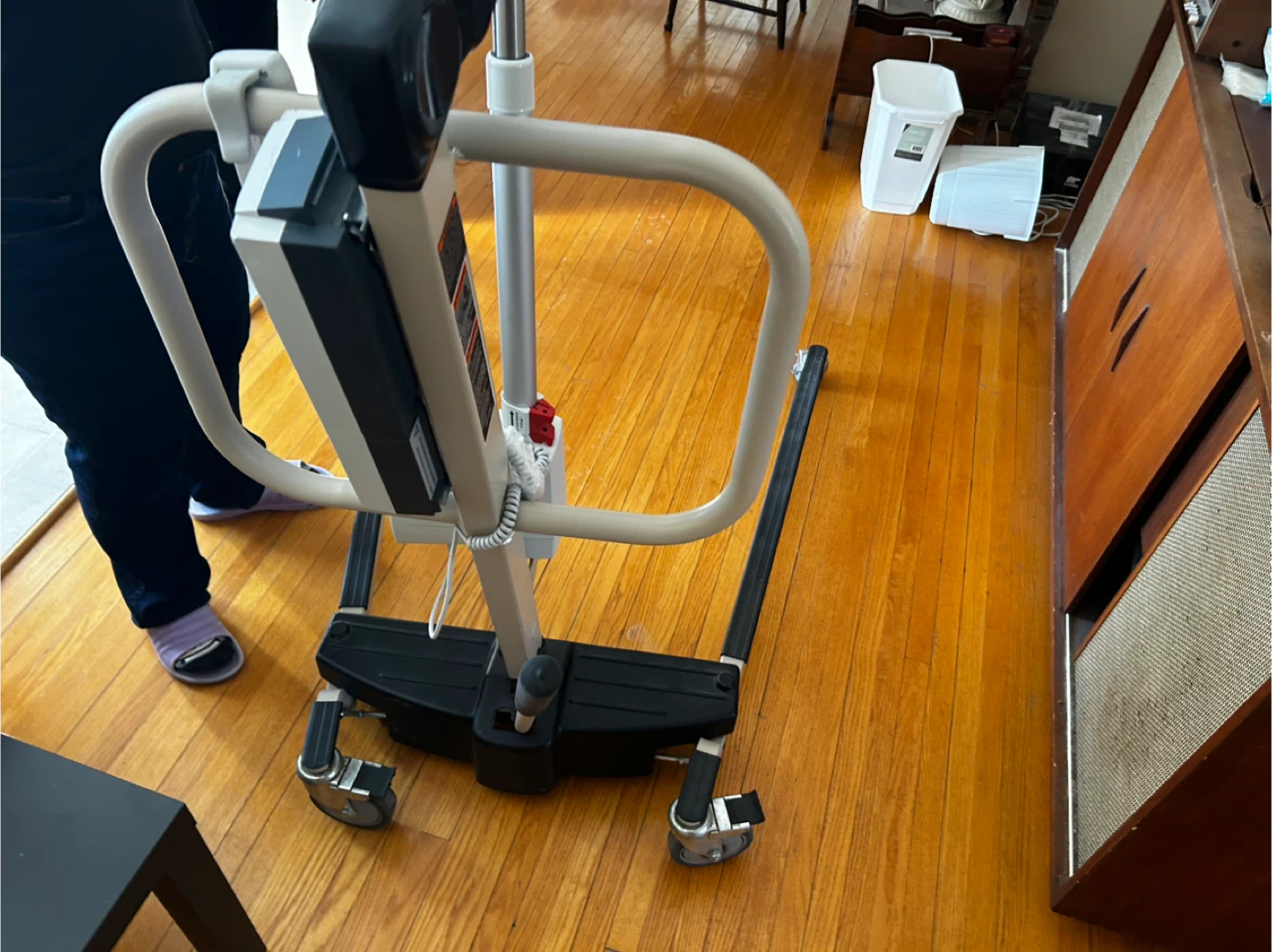Invacare Reliant 450 Patient Lift - photo 2