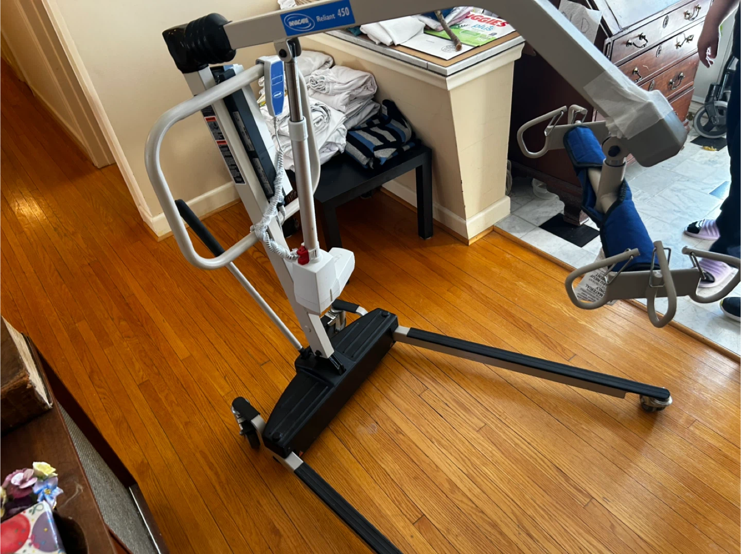 Invacare Reliant 450 Patient Lift - photo 5