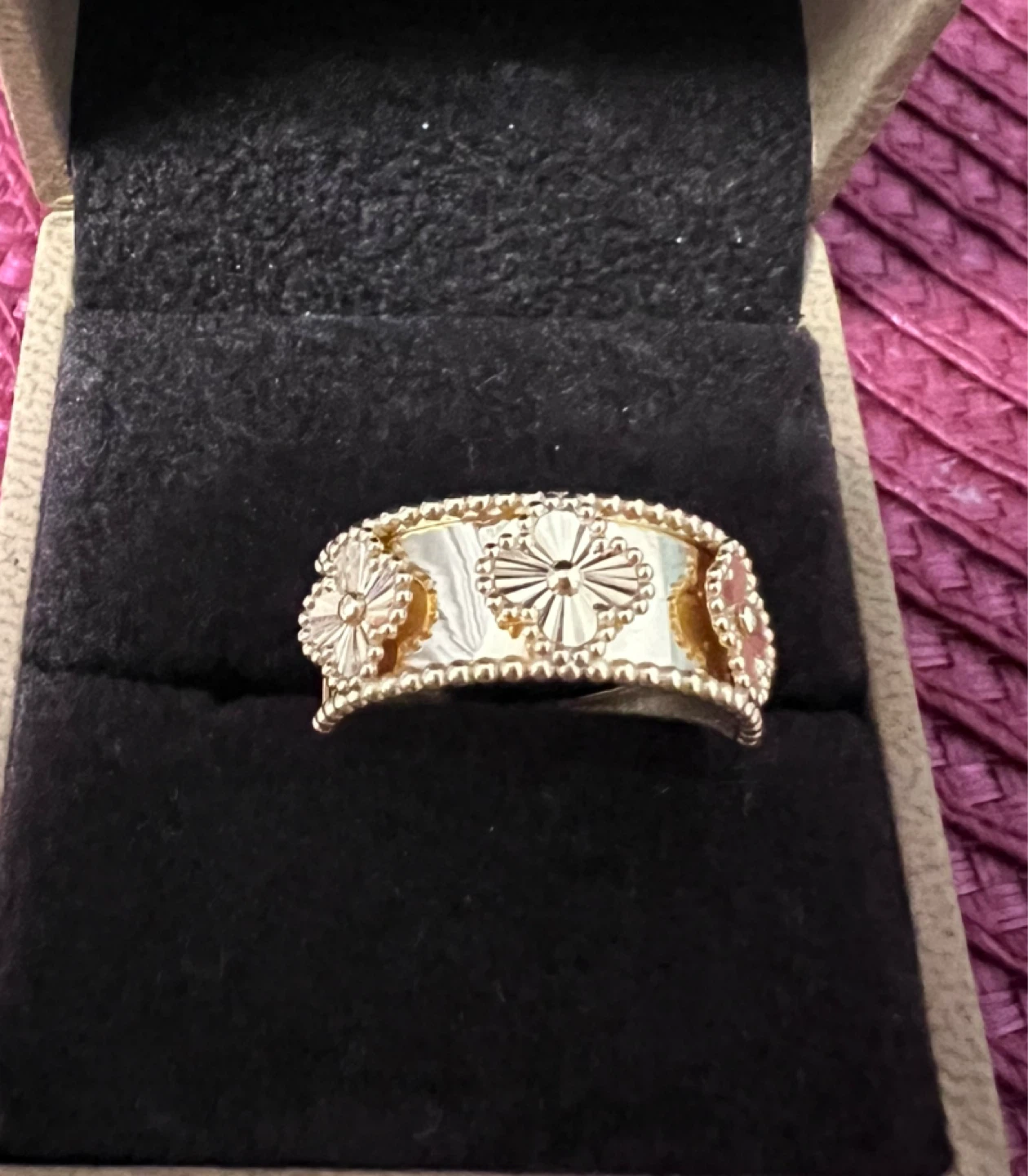 18k saudi Gold Clover Ring