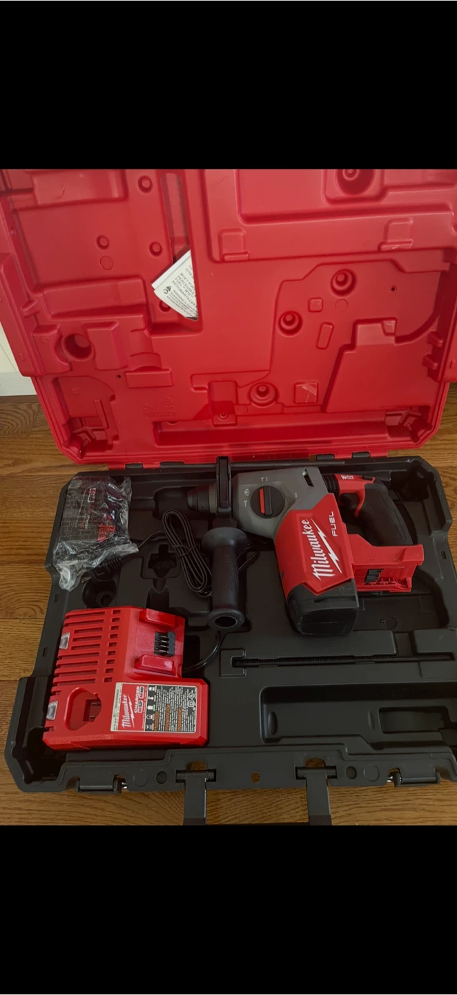 Milwaukee FUEL Rotary Hammer Drill Kit