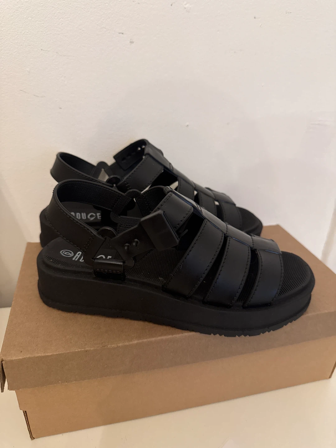 Black Platform Fisherman Sandals size 6