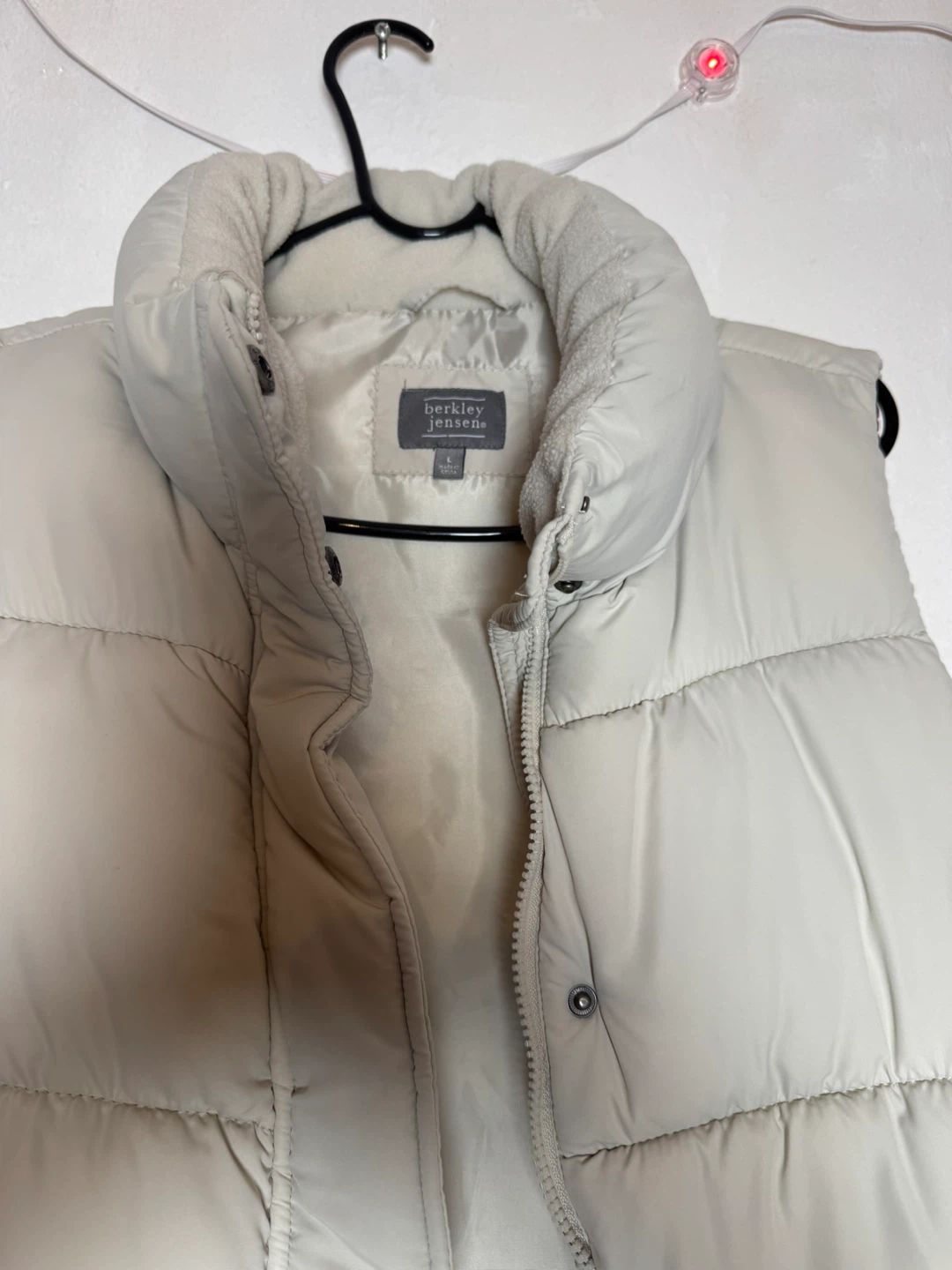 Berkley Jensen Puffer Vest Size L - photo 2