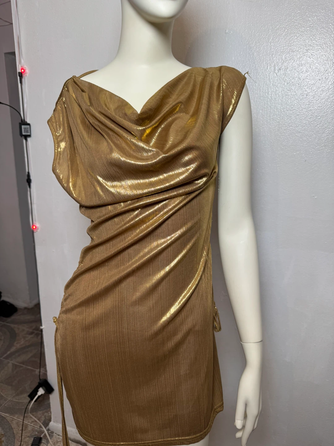 Gold Metallic One-Shoulder Ruched Dress - photo 3
