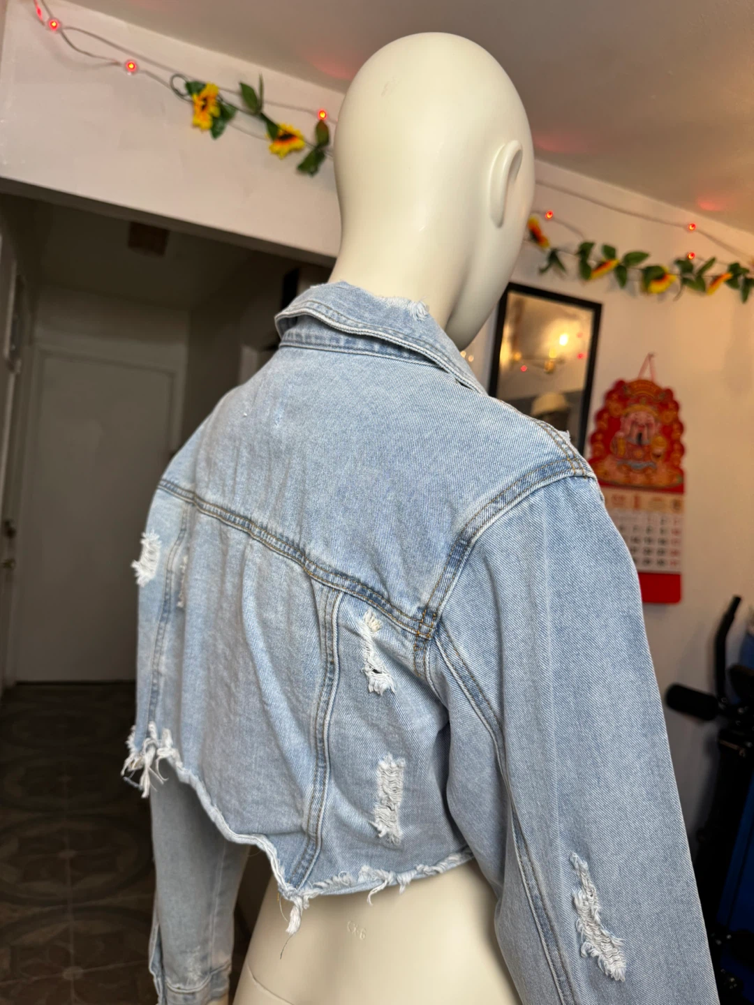 Almost Famous Distressed Light Wash Cropped Denim Jacket XL - photo 3