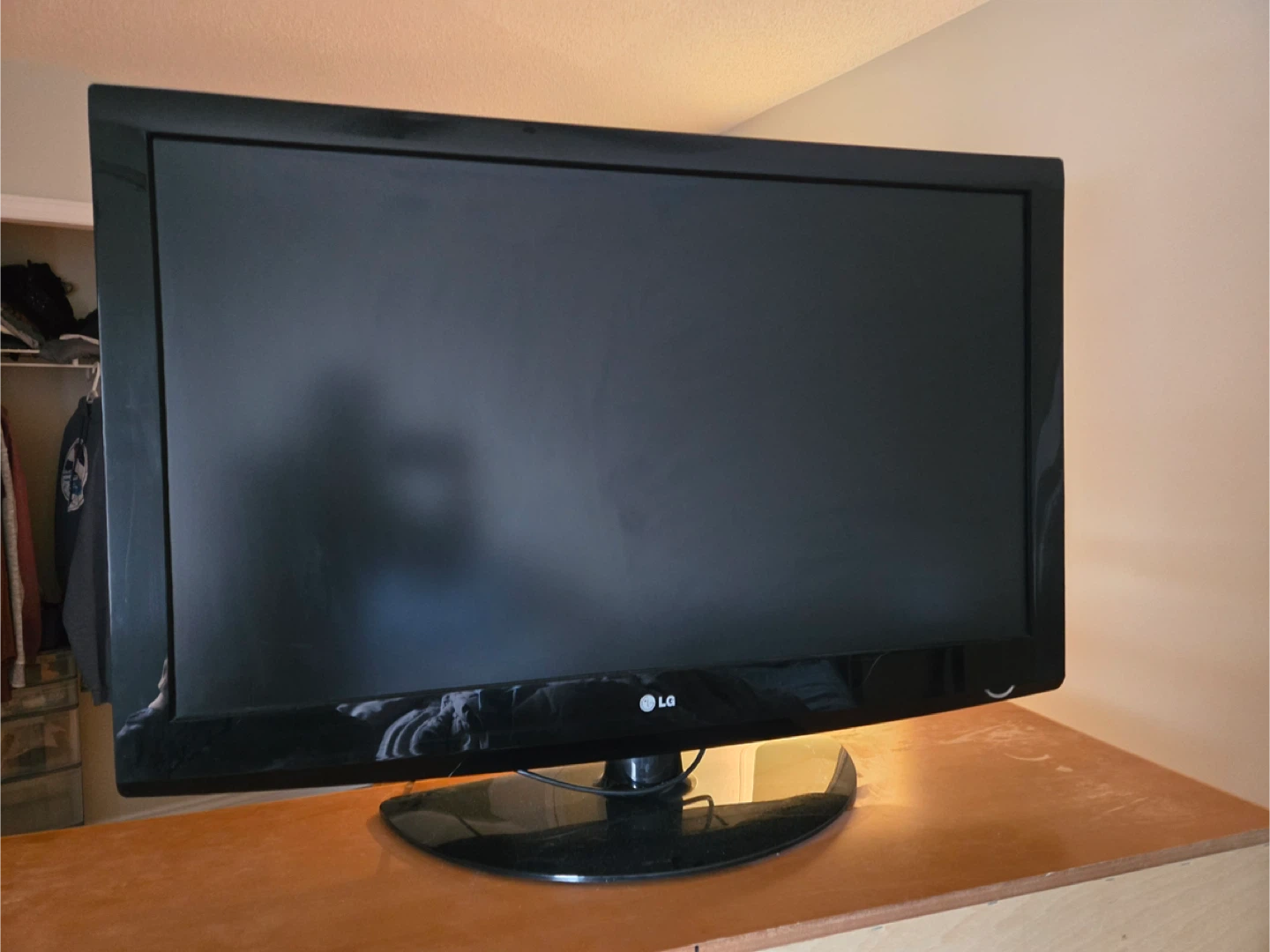 LG Black Flat Screen TV 42”