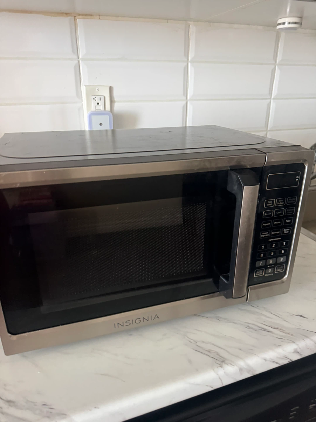 Insignia Microwave
