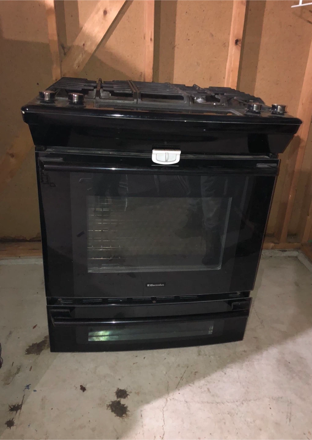 Black Electrolux Gas Range - photo 2