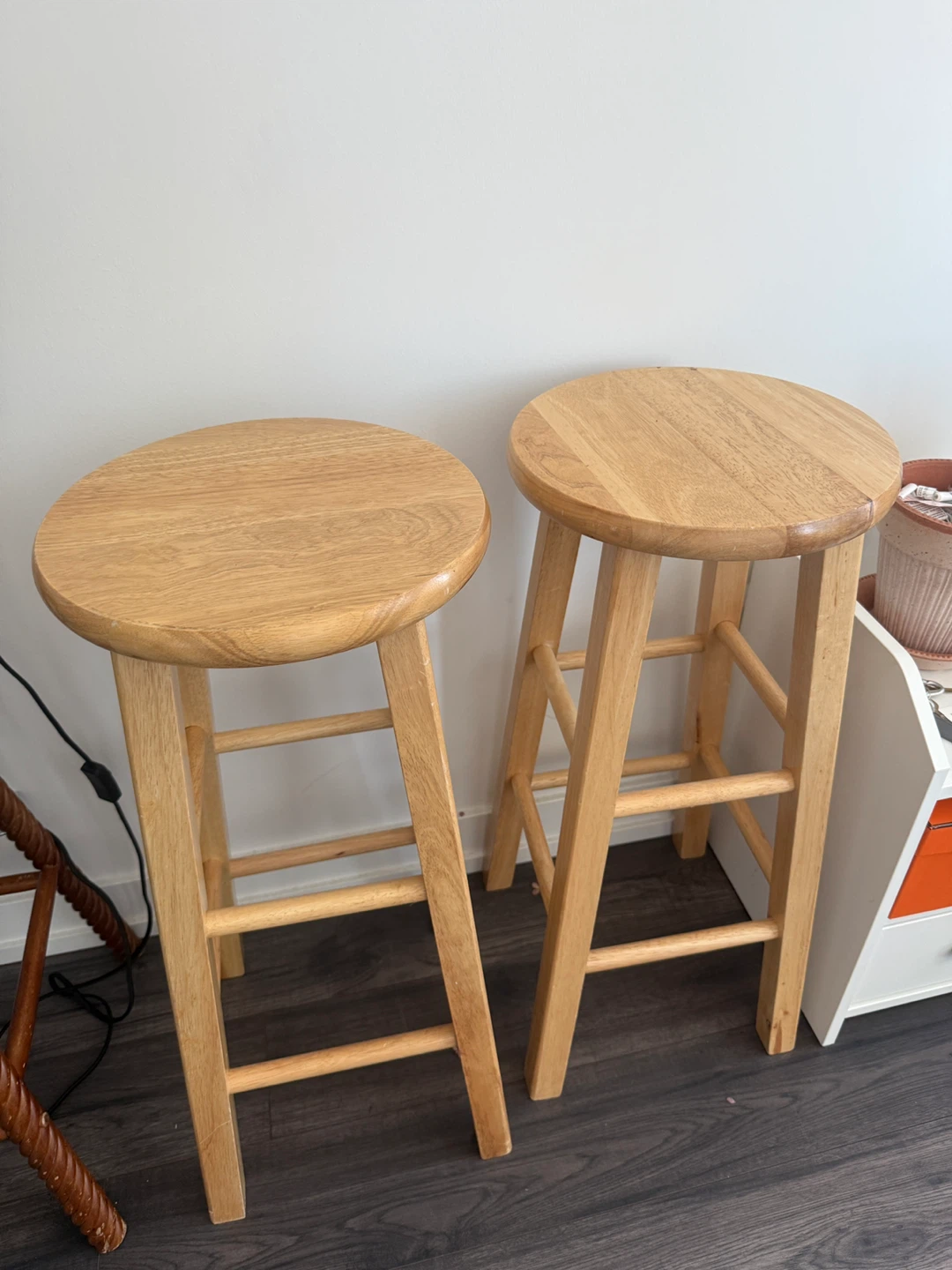 Set of 2 Wooden Bar Stools - photo 2