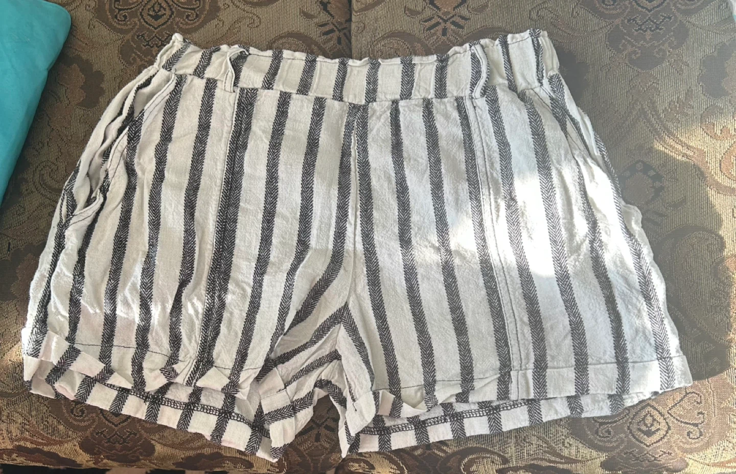 Belle du Jour Striped Linen Blend Shorts Size M