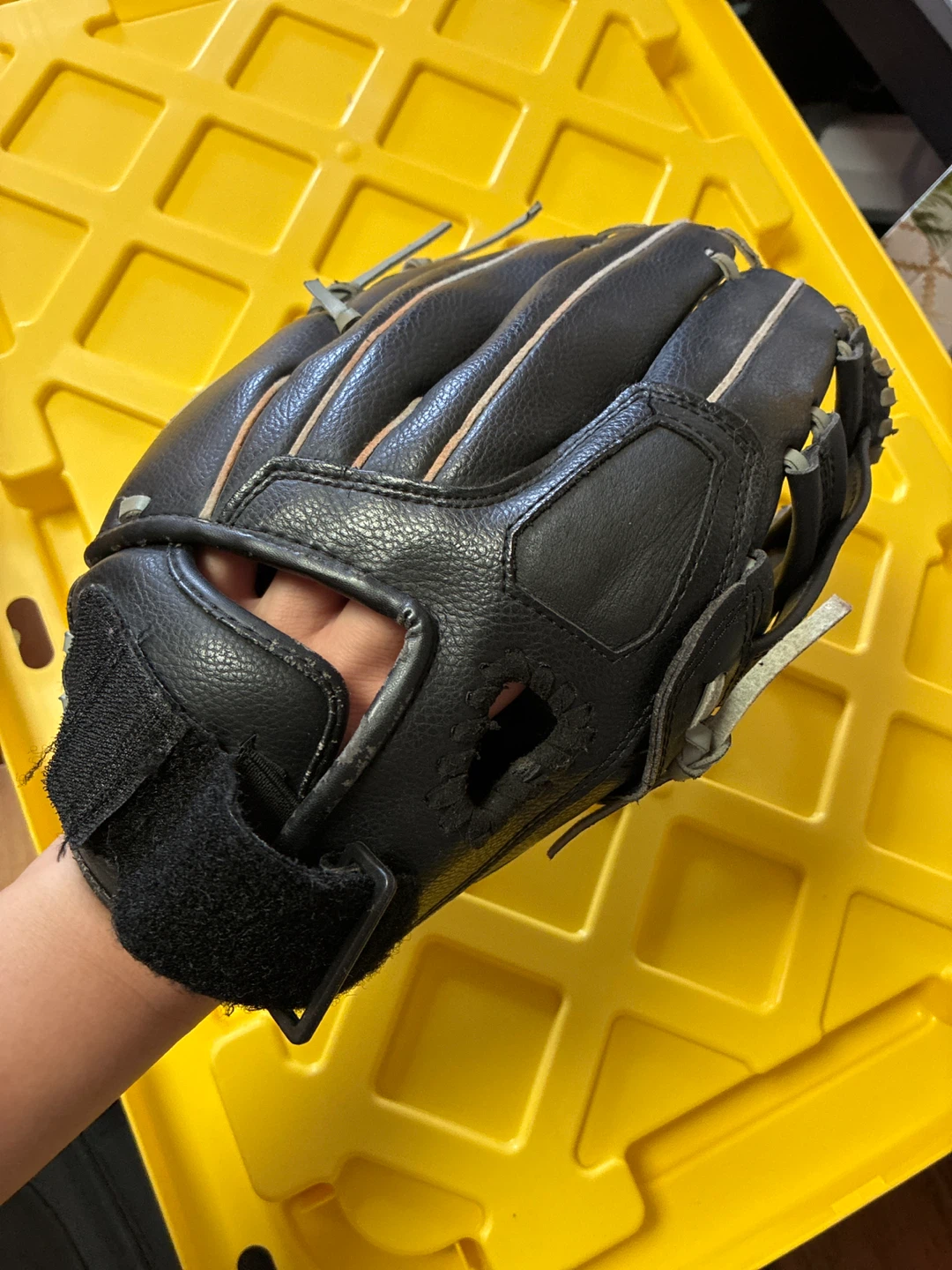 Wilson Black Softball Glove - photo 3