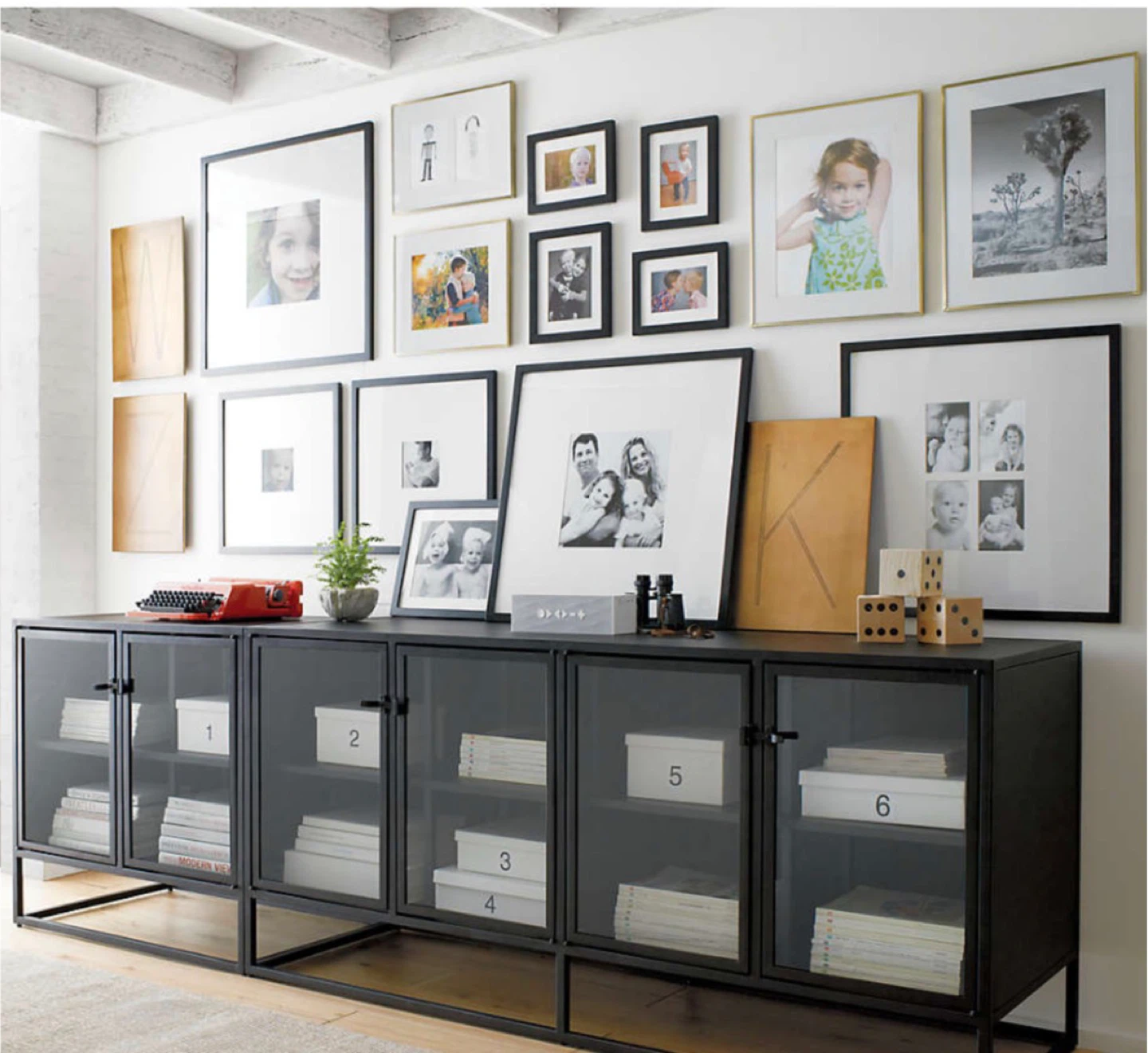 Crate&Barral Black Glass Sideboard - photo 5