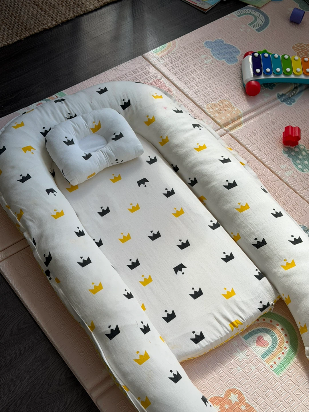 Baby Lounger with Pillow