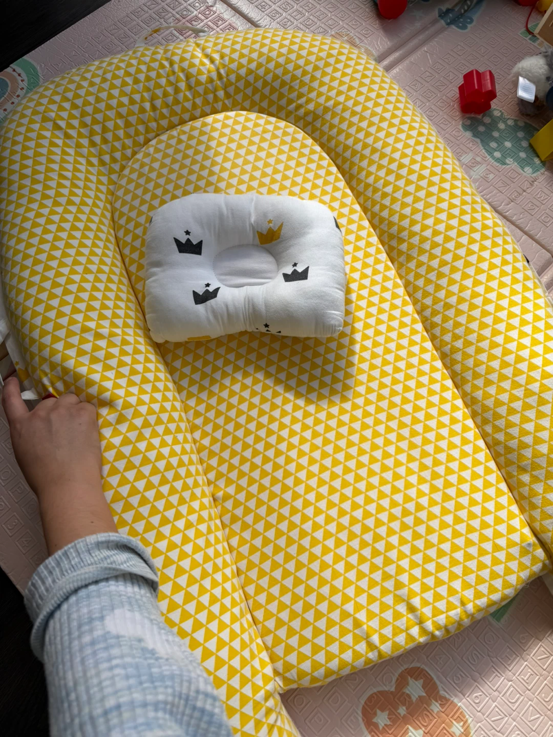 Baby Lounger with Pillow - photo 2