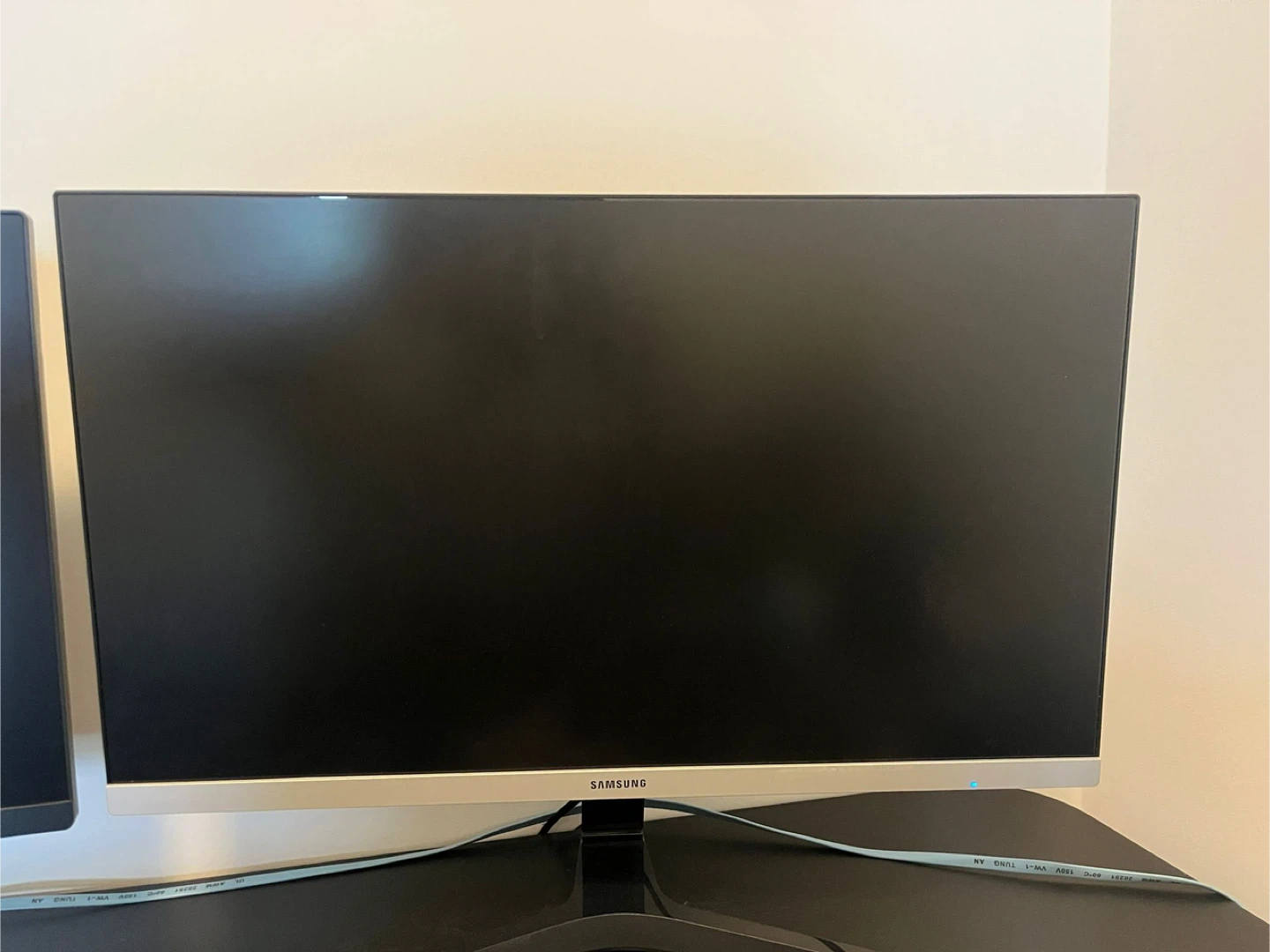 Samsung S24R35AFHN monitor.
