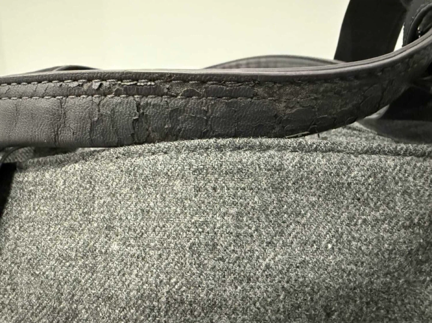 Lululemon Grey Duffle Bag - photo 2