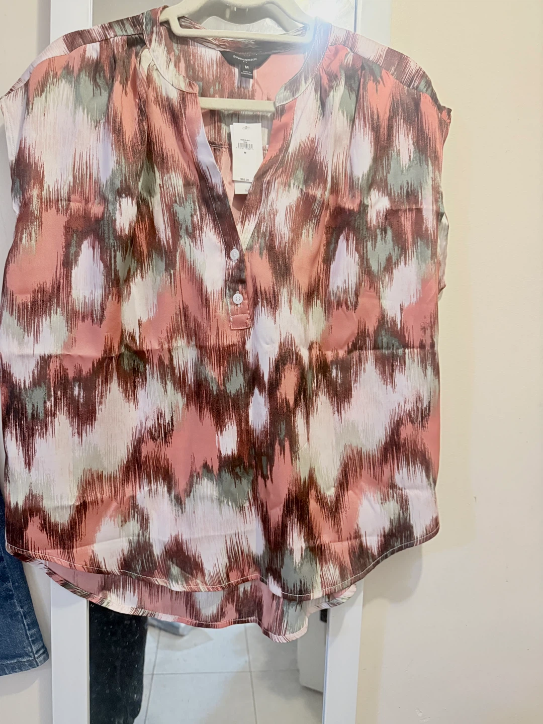 Banana Republic Women's Sleeveless Blouse - Size M - photo 2