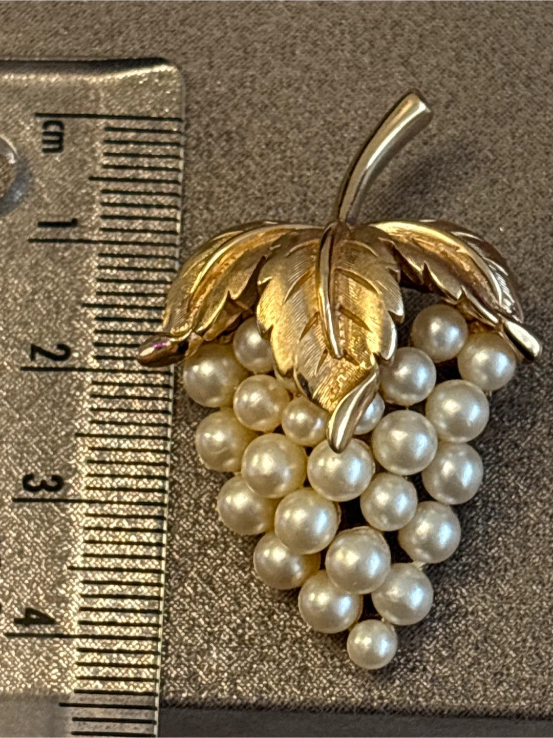 Vintage Trifari Gold Tone Pearl Grape Cluster Brooch - photo 3