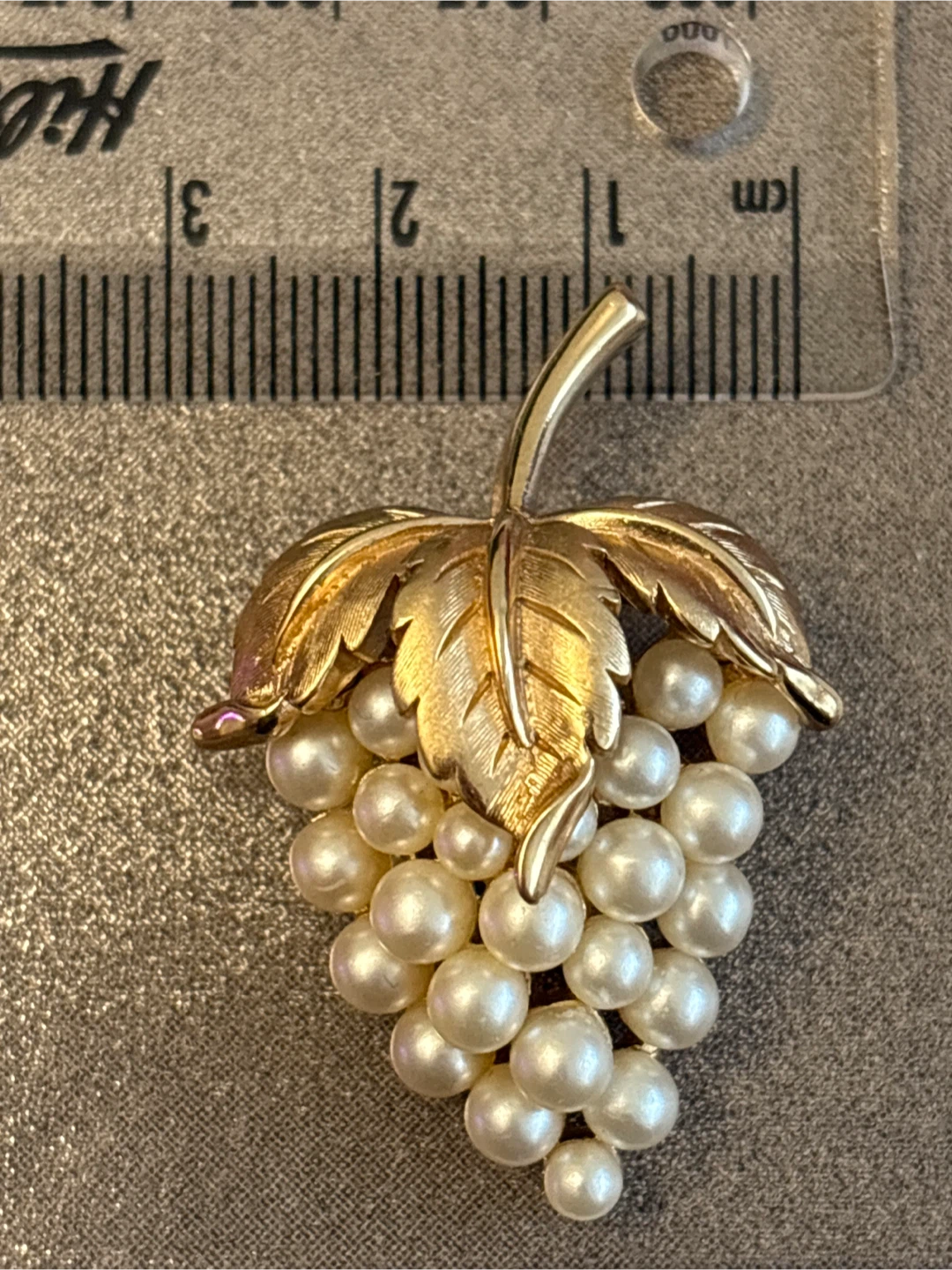 Vintage Trifari Gold Tone Pearl Grape Cluster Brooch - photo 4
