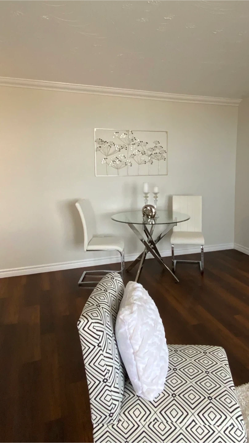 Glass Dining Table with 4 White Chairs - photo 3