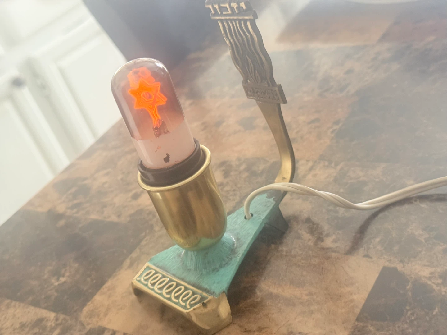 Vintage "In Loving Memory" Electric Memorial Light - photo 3