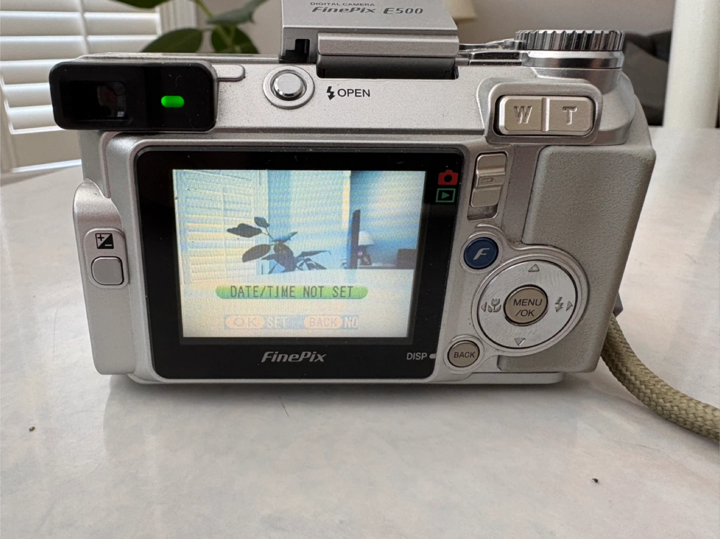 Fujifilm FinePix E500 Digital Camera - photo 3