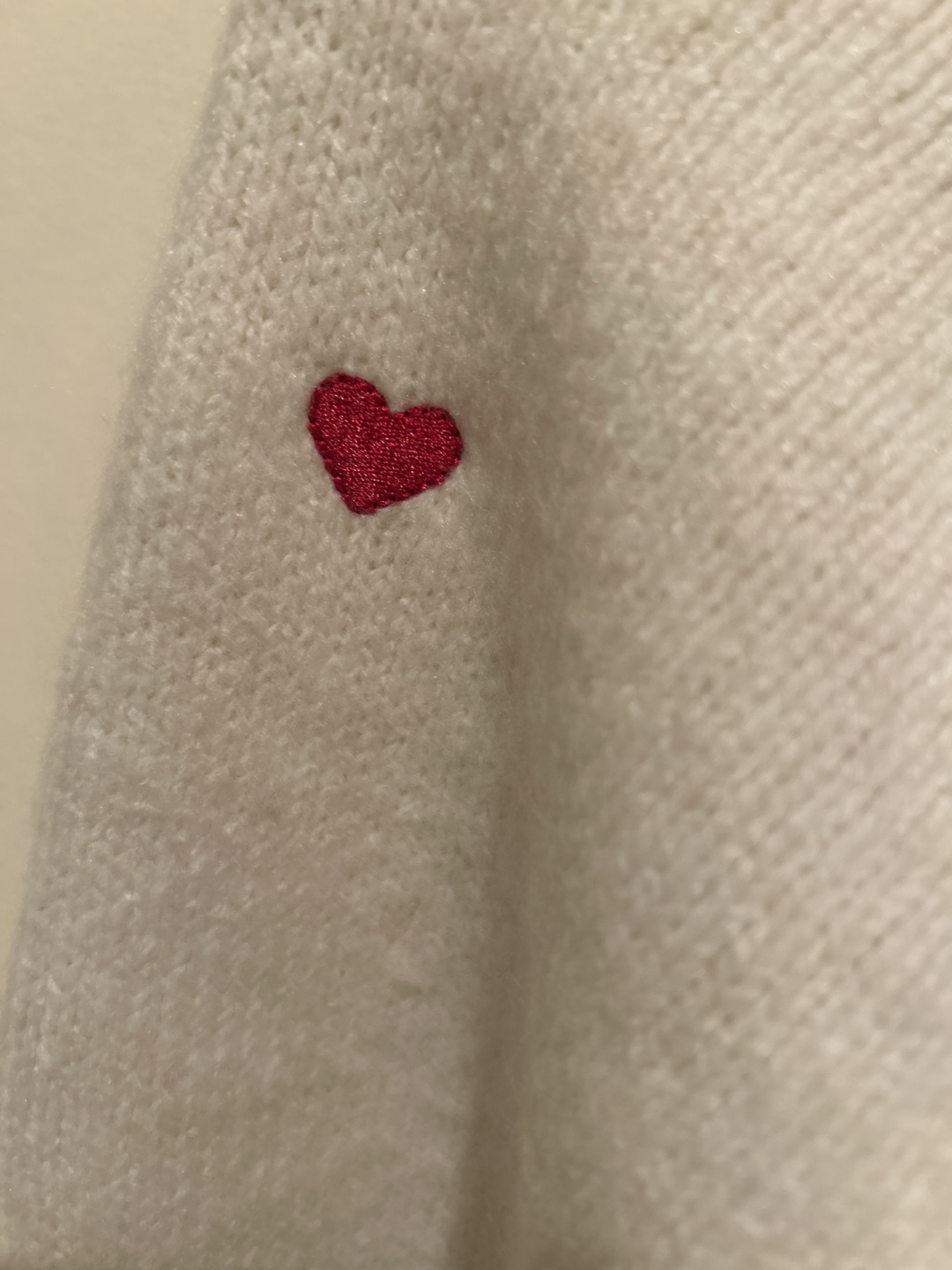valentine’s gift- Reitmans Heart embroidered Sweater Size S - photo 3