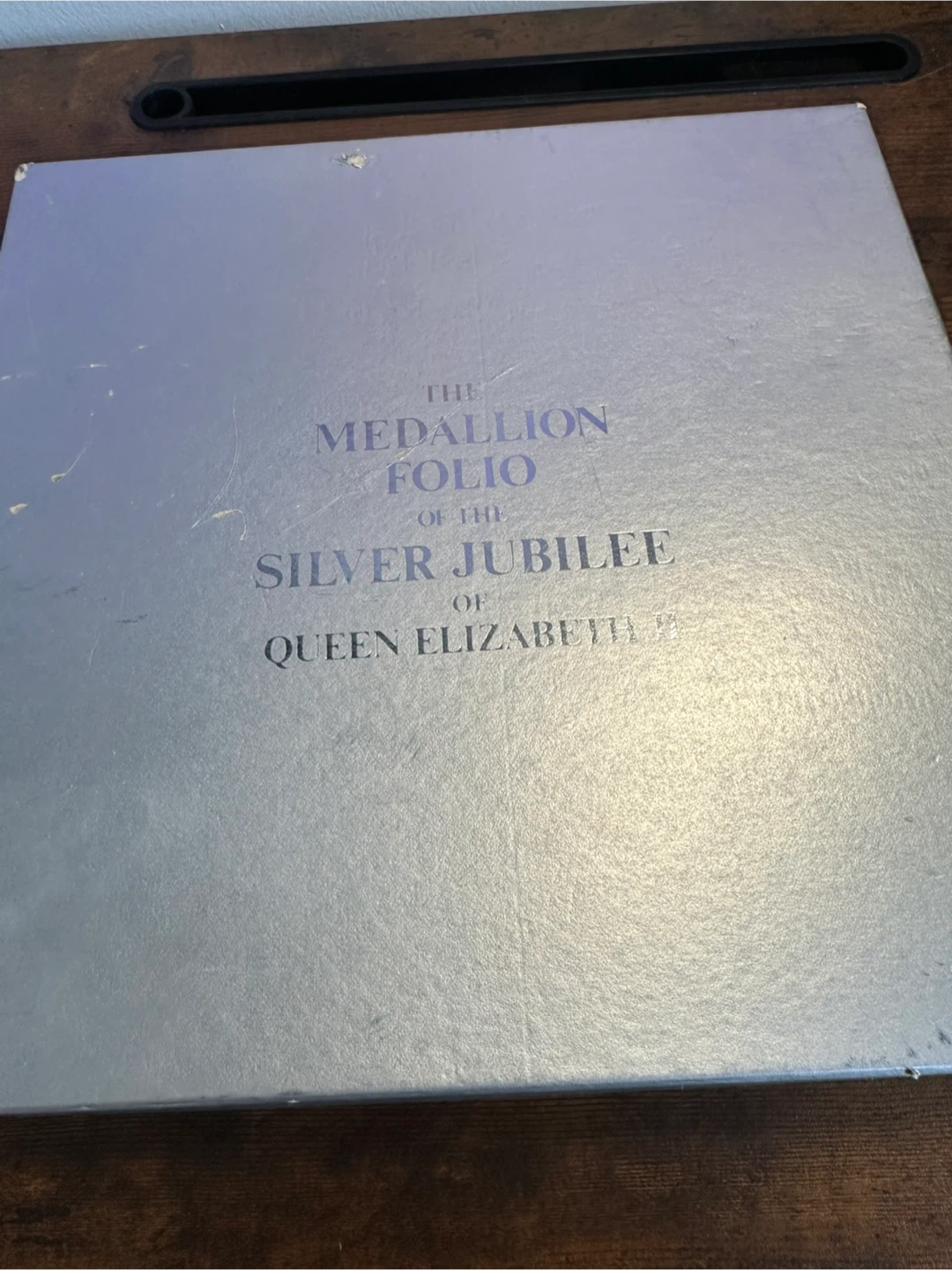 Limited Edition Silver Queen Elizabeth Medallion - photo 3