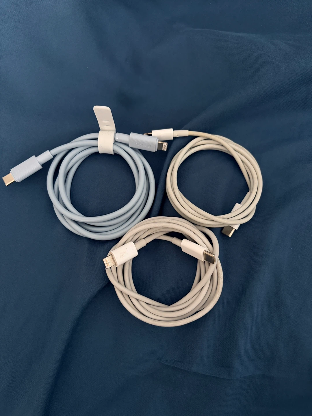 3x USB-C and Lightning Cables