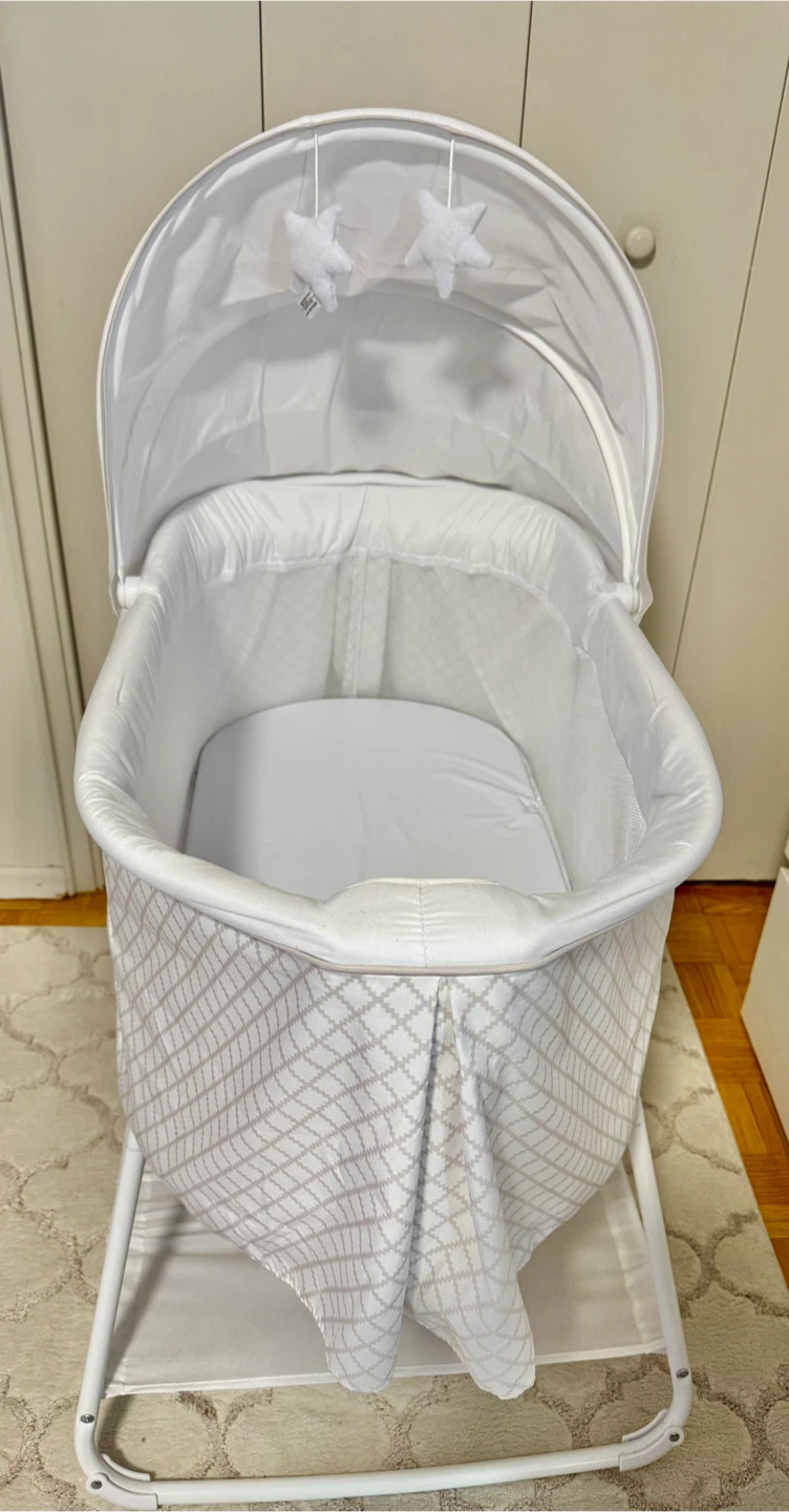 White Baby Bassinet with Canopy - photo 3