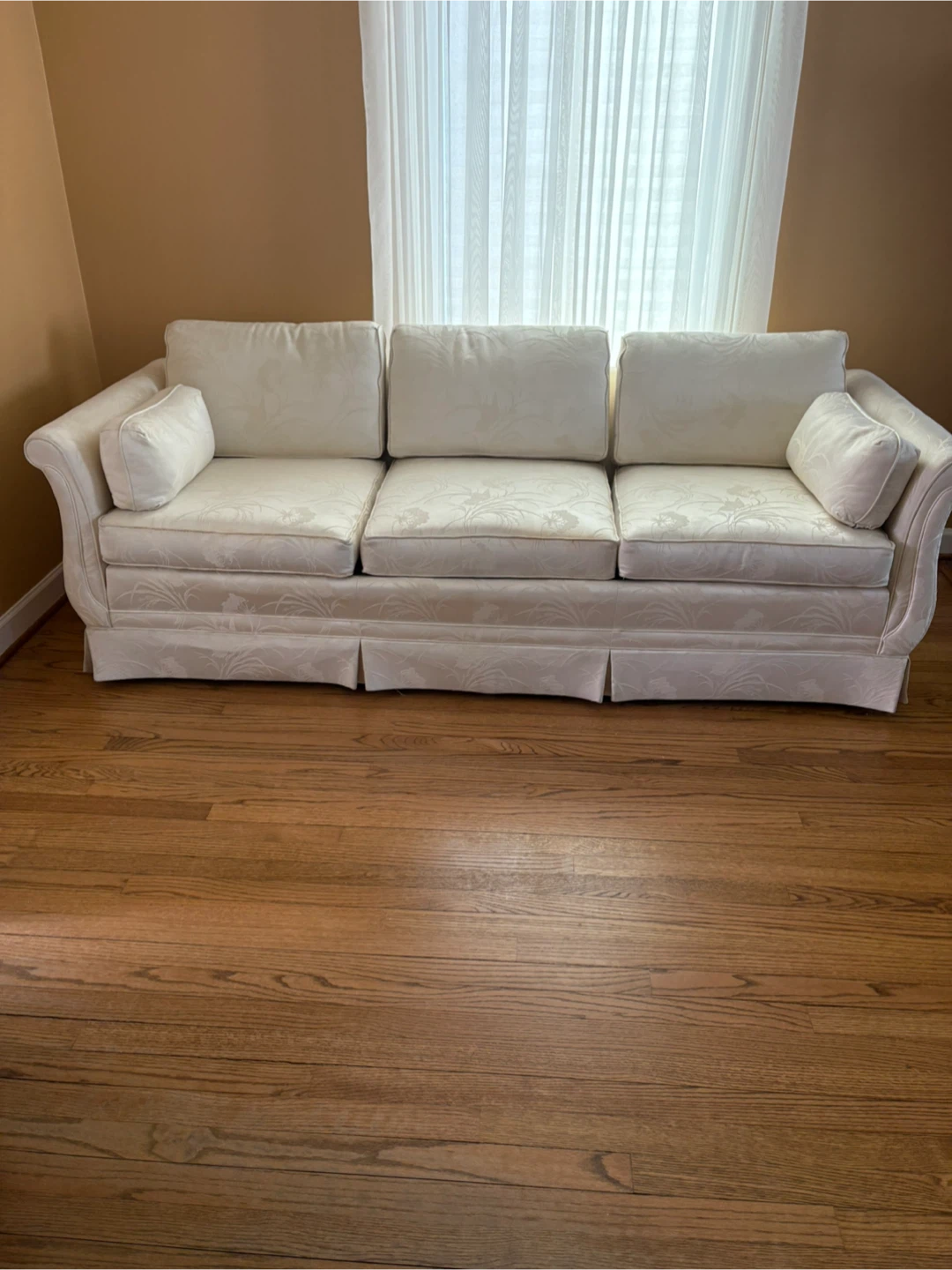 White Damask Sofa - photo 2