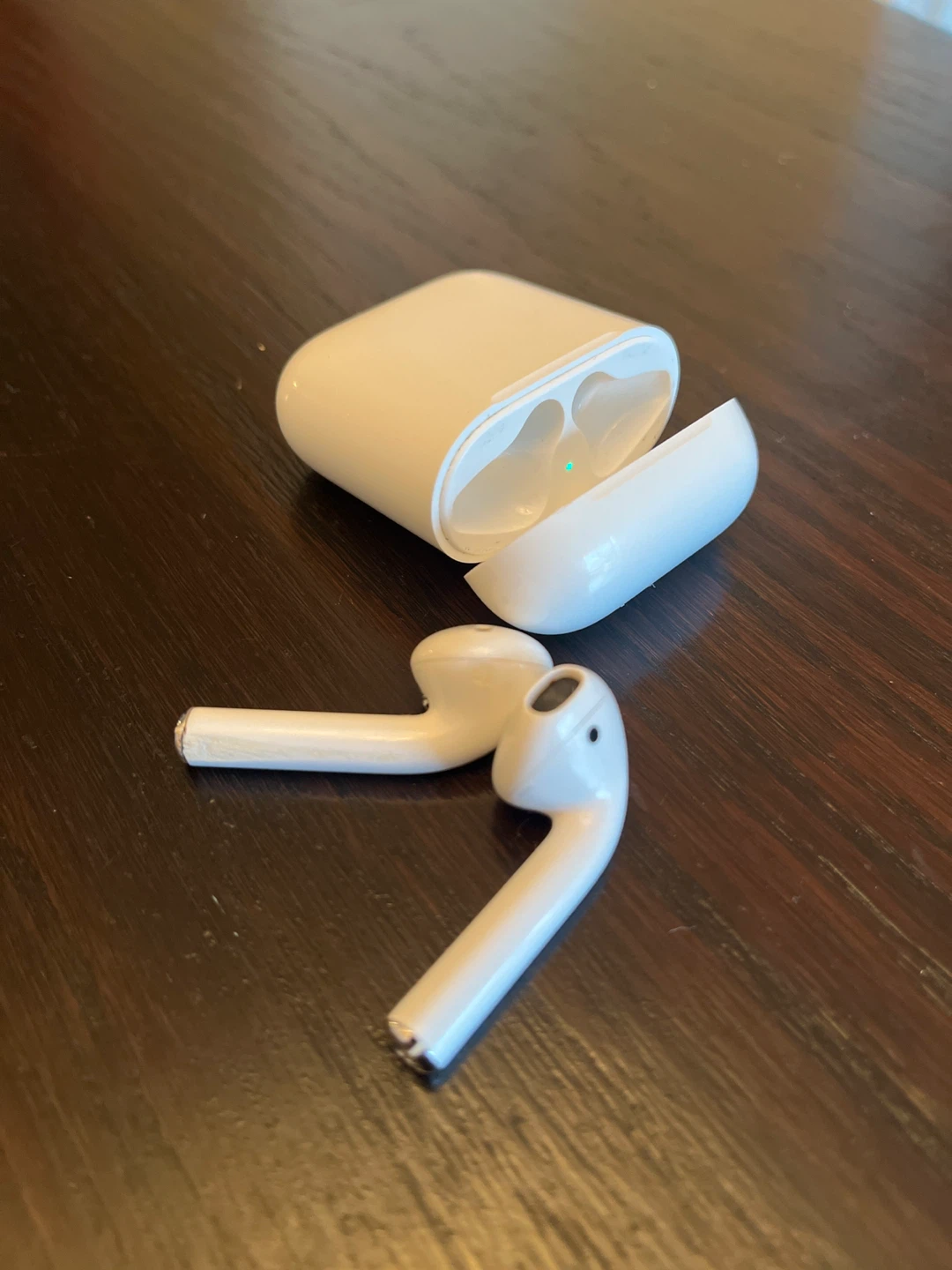 Apple AirPods (2nd Generation) with Charging Case - photo 4