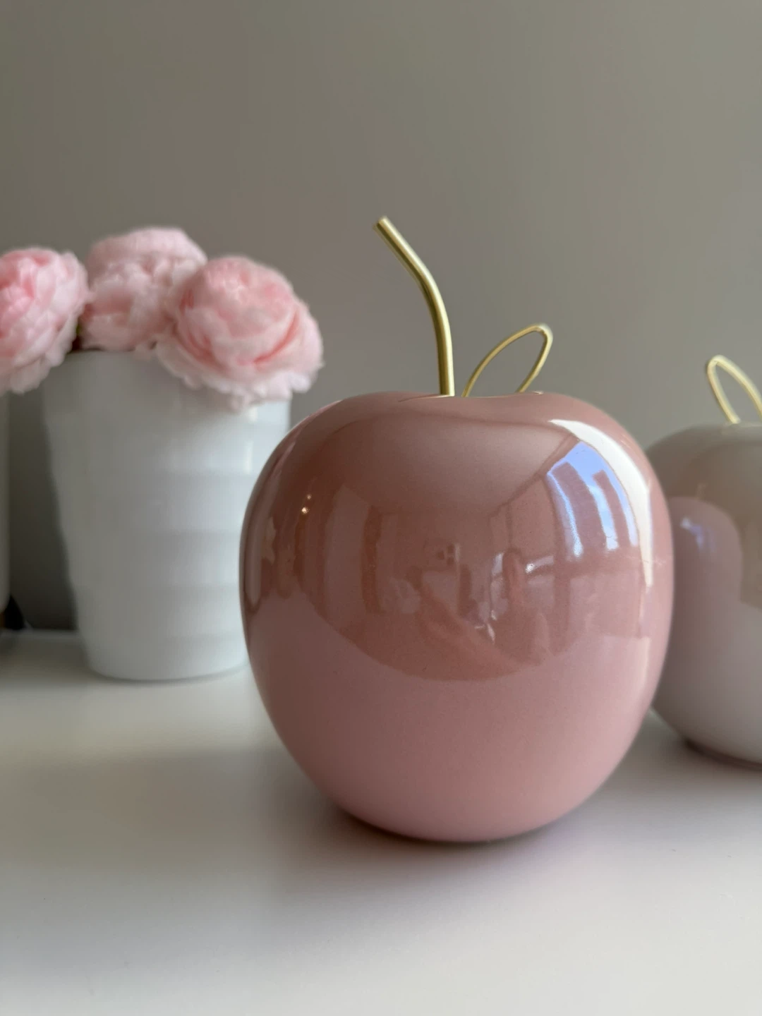 Set of 2 Ceramic Decorative Apples - Pink & Beige - photo 2